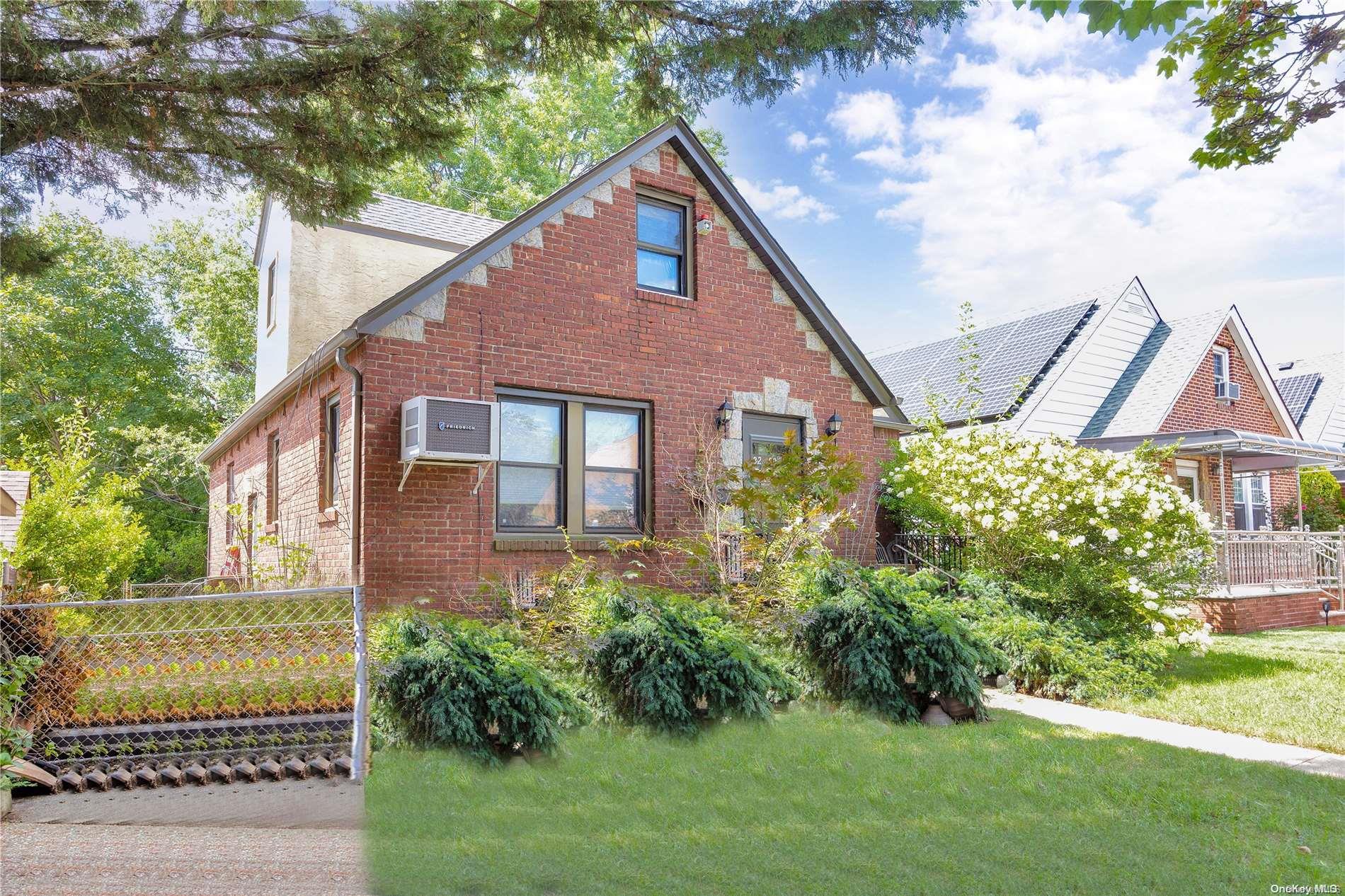 82-60 257th Street, Floral Park, NY 11004