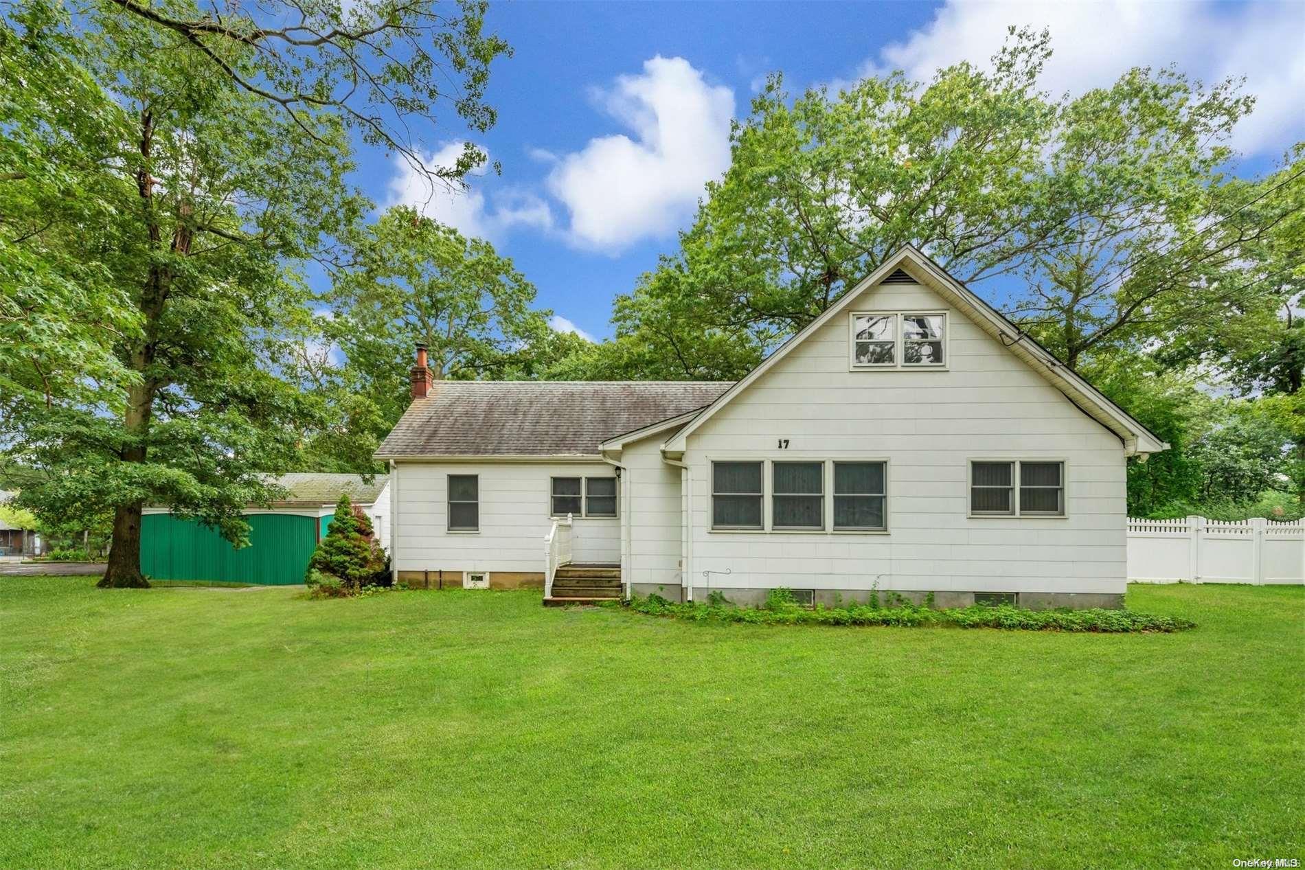 174 Parkwood Street, Ronkonkoma, NY 11779