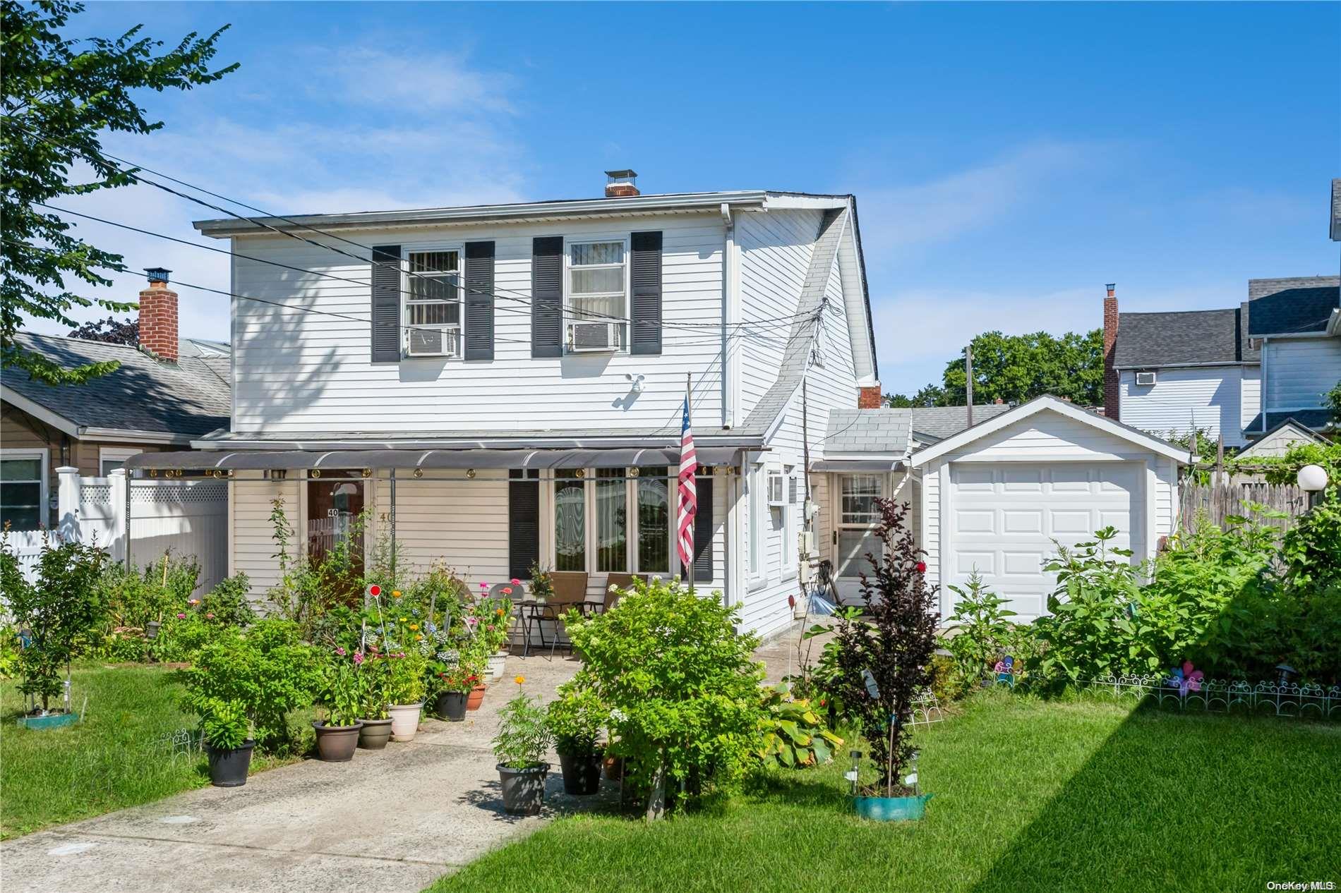 40 85th Avenue, Floral Park, NY 11001