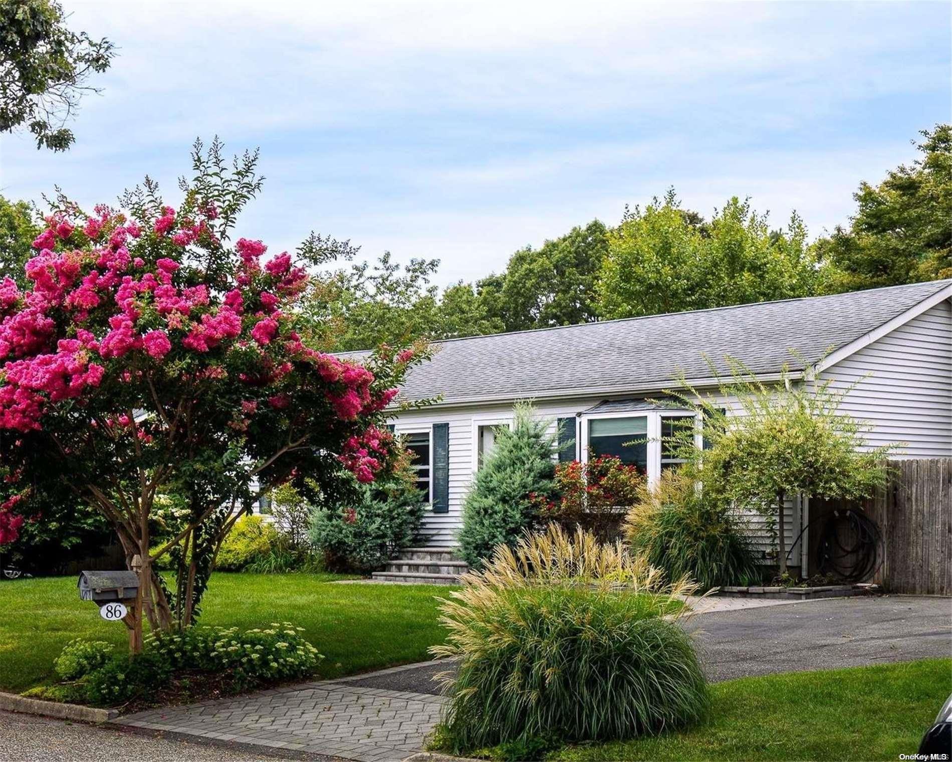 86 9th Avenue, Holtsville, NY 11742