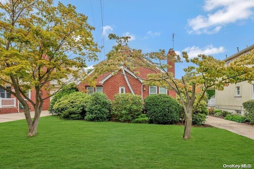 968 N 3rd Street, New Hyde Park, NY 11040