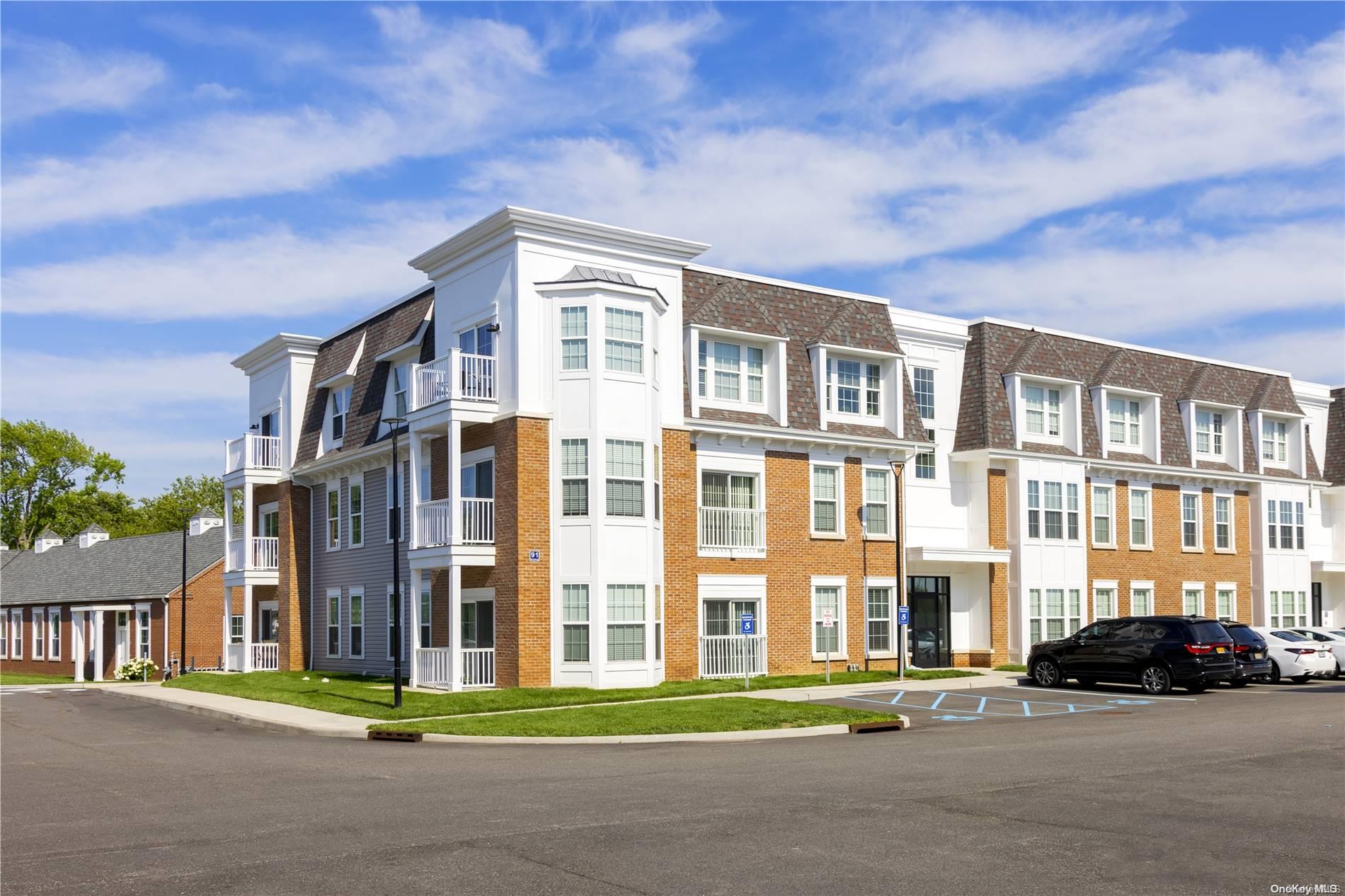 75 Circle Drive # 75-114, Central Islip, NY 11722