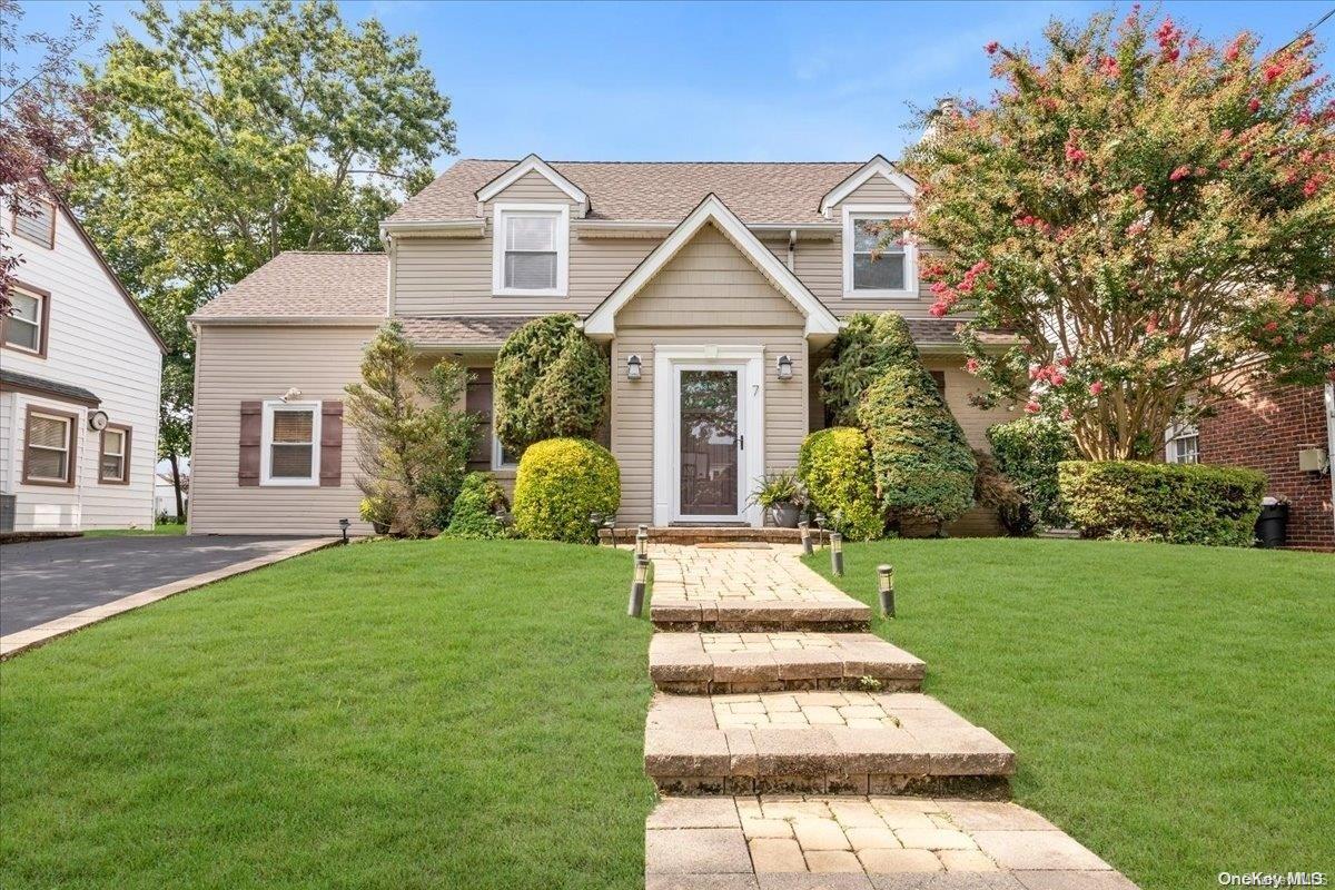 7 Newkirk Avenue, East Rockaway, NY 11518