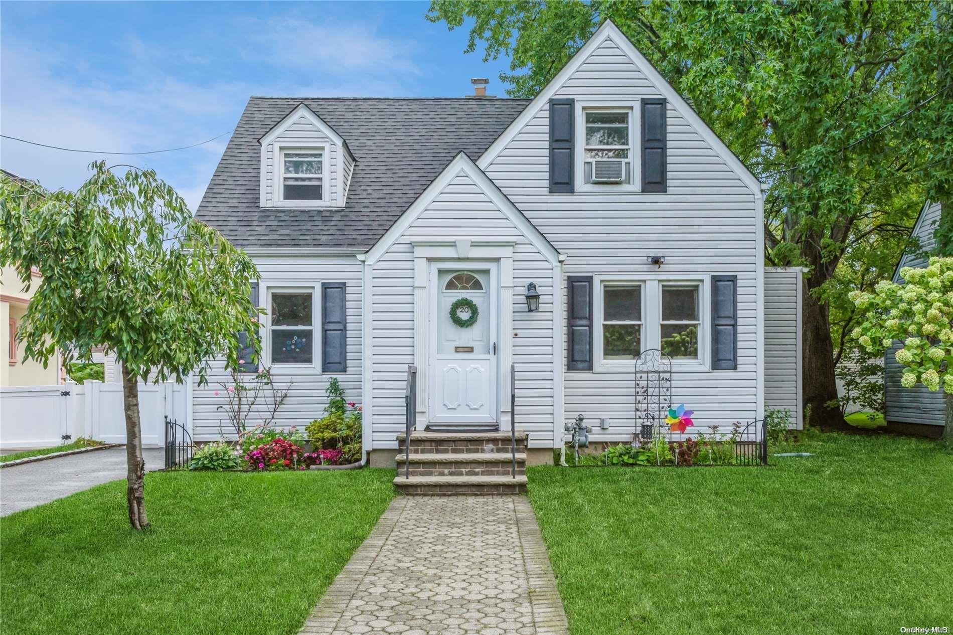 20 Farrel Street, New Hyde Park, NY 11040