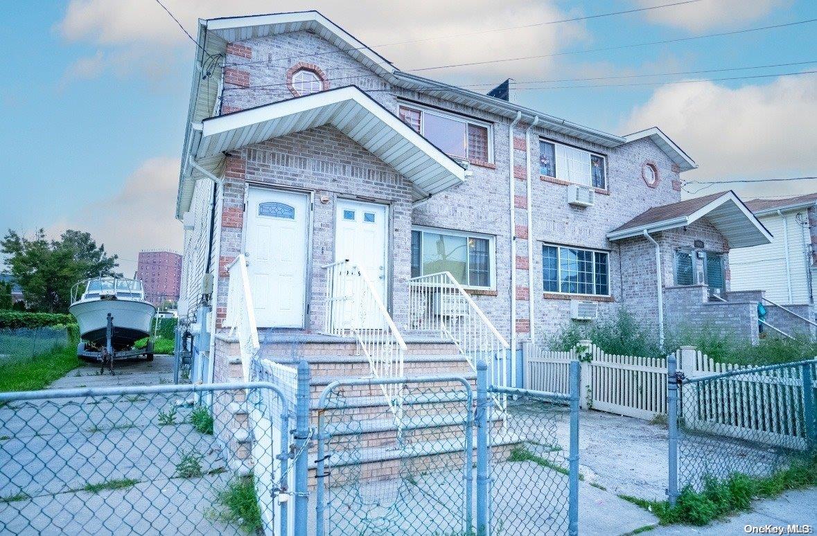 6949 Gouveneur Ave, Arverne, NY 11692