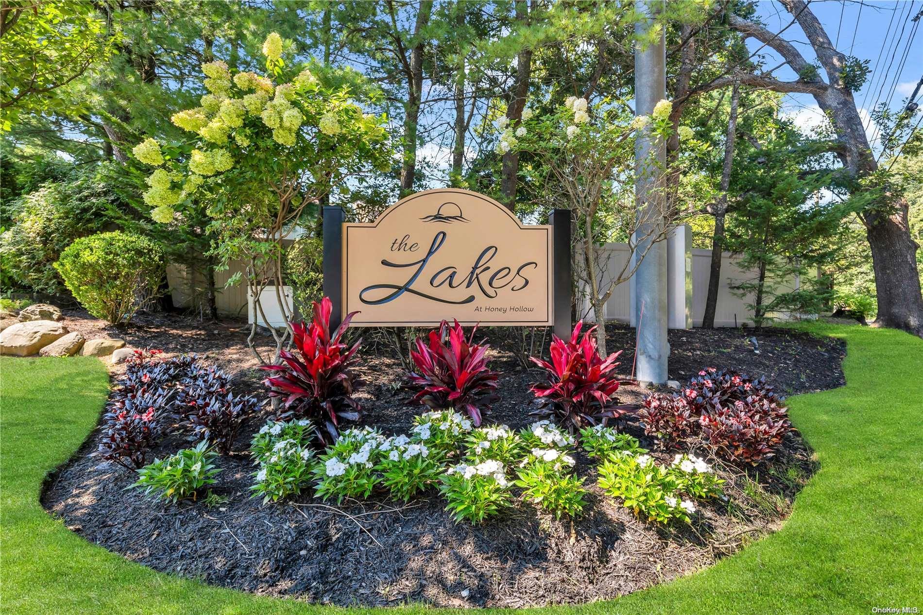 27 Kristin Lane # 27, Hauppauge, NY 11788