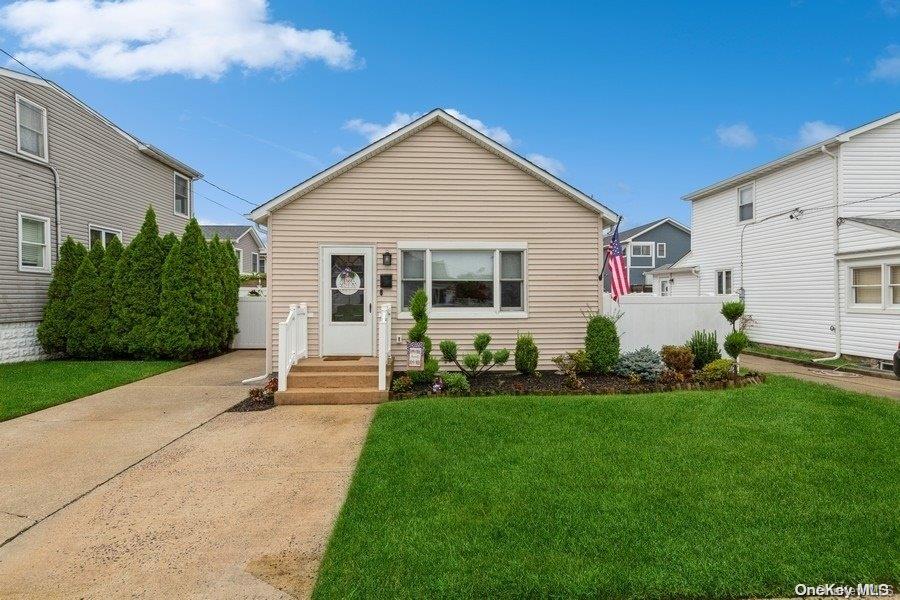 3 Fulton Street E, East Rockaway, NY 11518