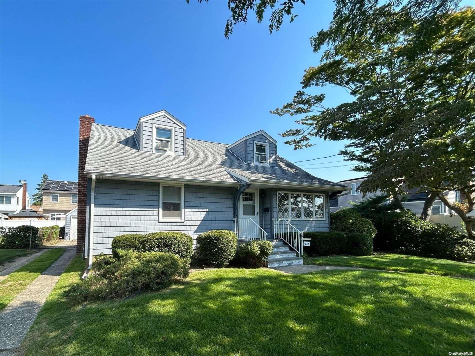 339 N Iowa Avenue, Massapequa, NY 11758