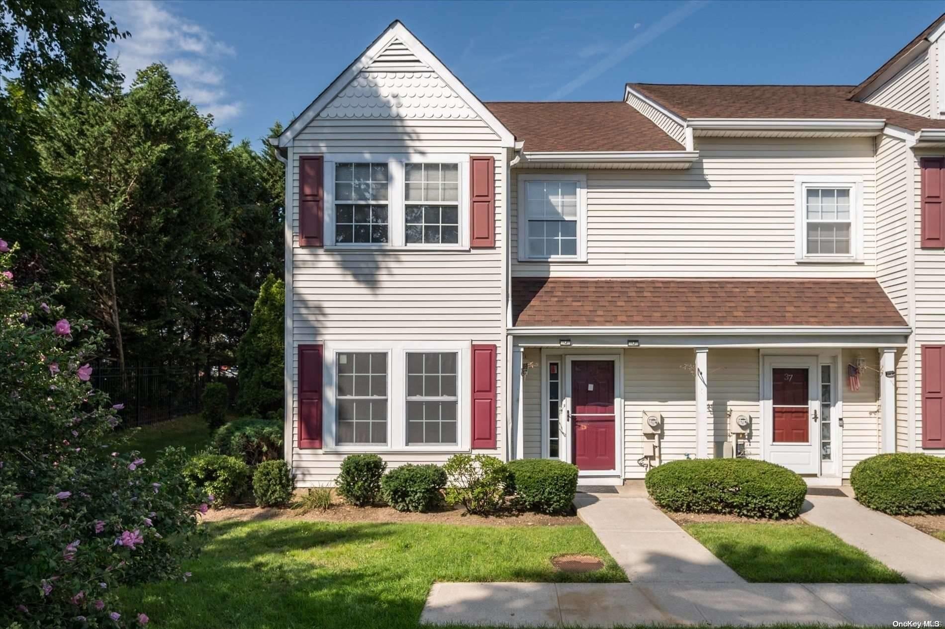 36 Stratford # 36, Farmingdale, NY 11735