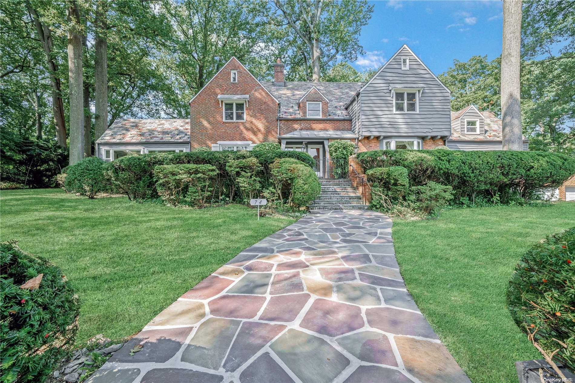 74 Wensley Dr, Great Neck, NY 11020