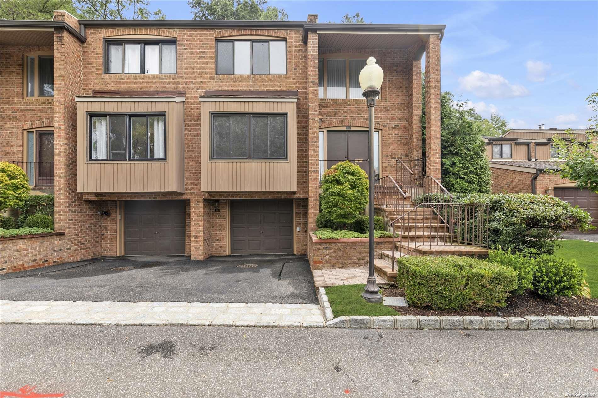 64 Windsor Gate Drive # *, North Hills, NY 11040