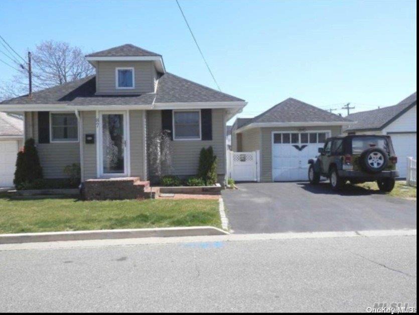 87 West Boulevard, East Rockaway, NY 11518