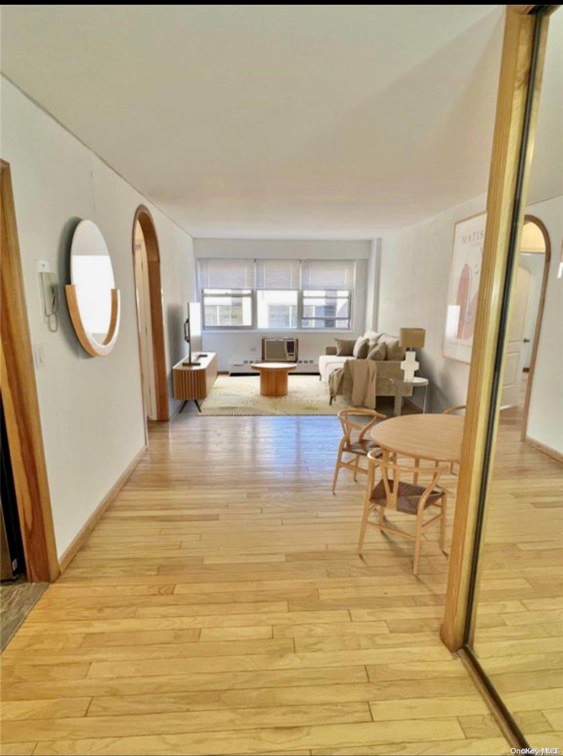 153 E 57th Street # 16B, New York (Manhattan), NY 10022