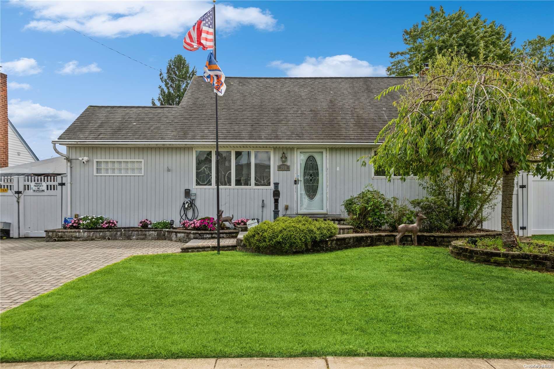 208 N Beech Street, Massapequa, NY 11758