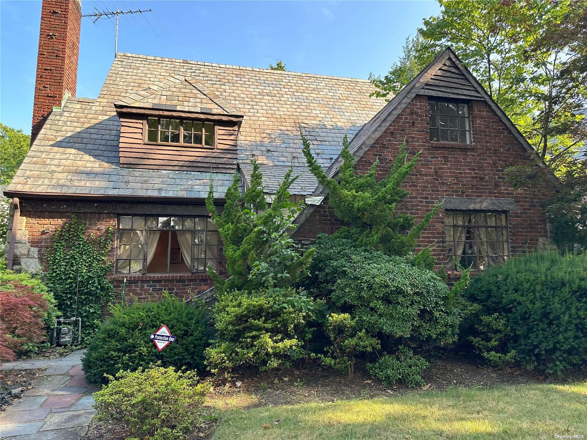 105 Meadow Street, Garden City, NY 11530