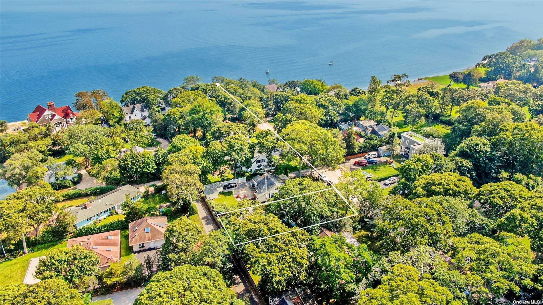 135 S Oakwood Drive, Laurel, NY 11948