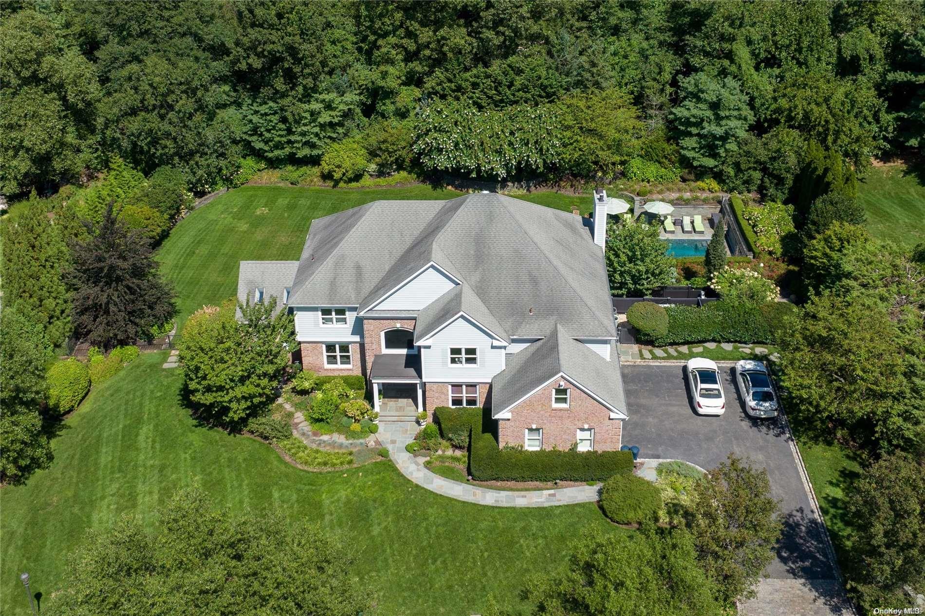 6 Stone Hill Dr N, Manhasset, NY 11030