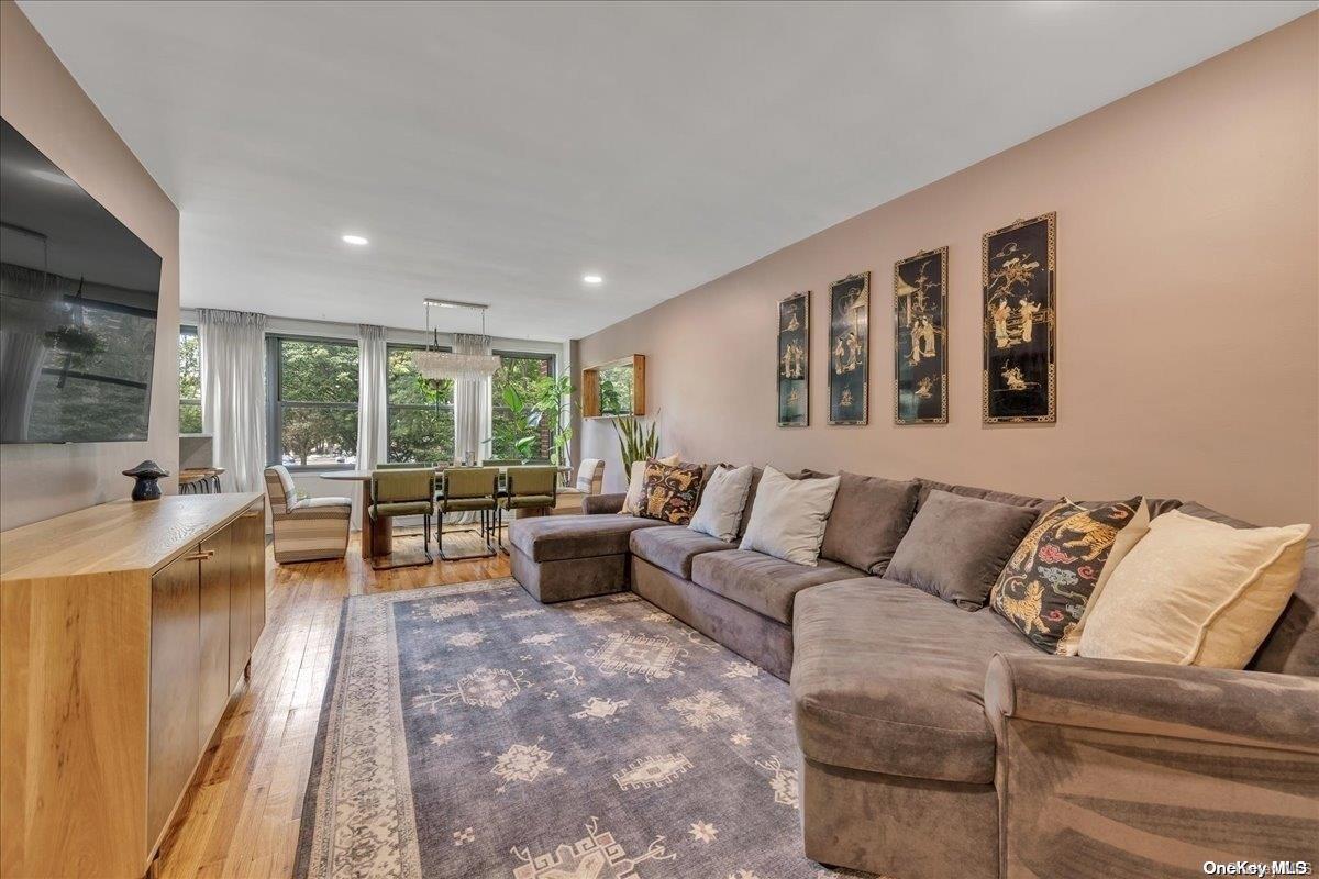 75-36 Bell Blvd # 2D, Oakland Gardens, NY 11364