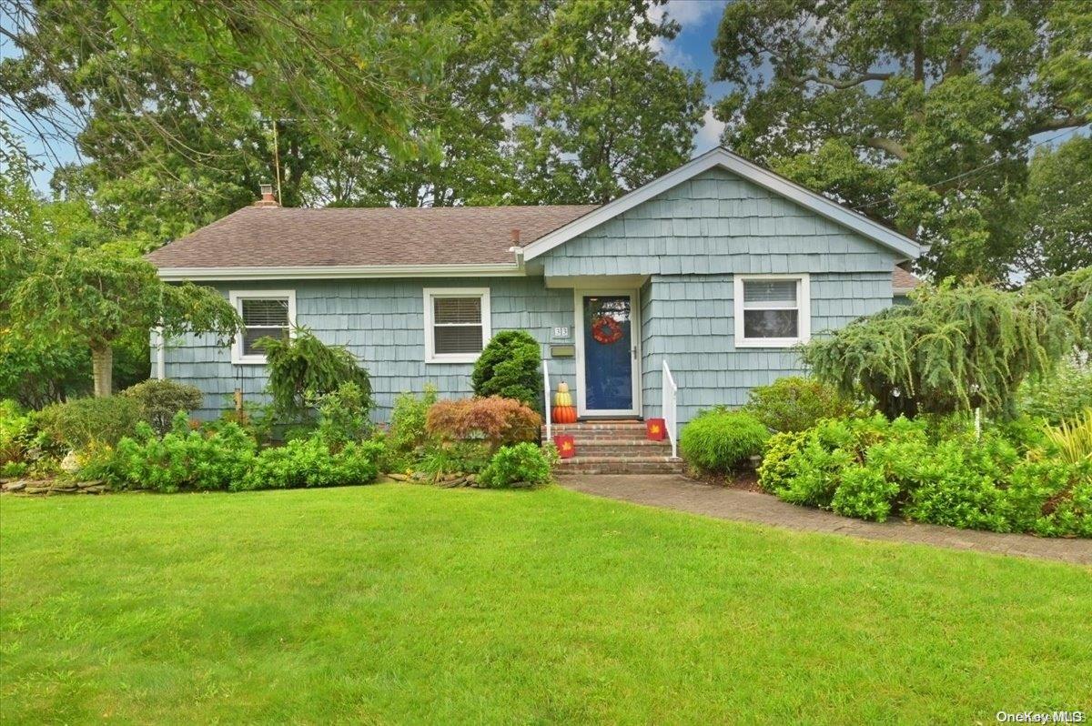 33 Frances Lane, Massapequa Park, NY 11762