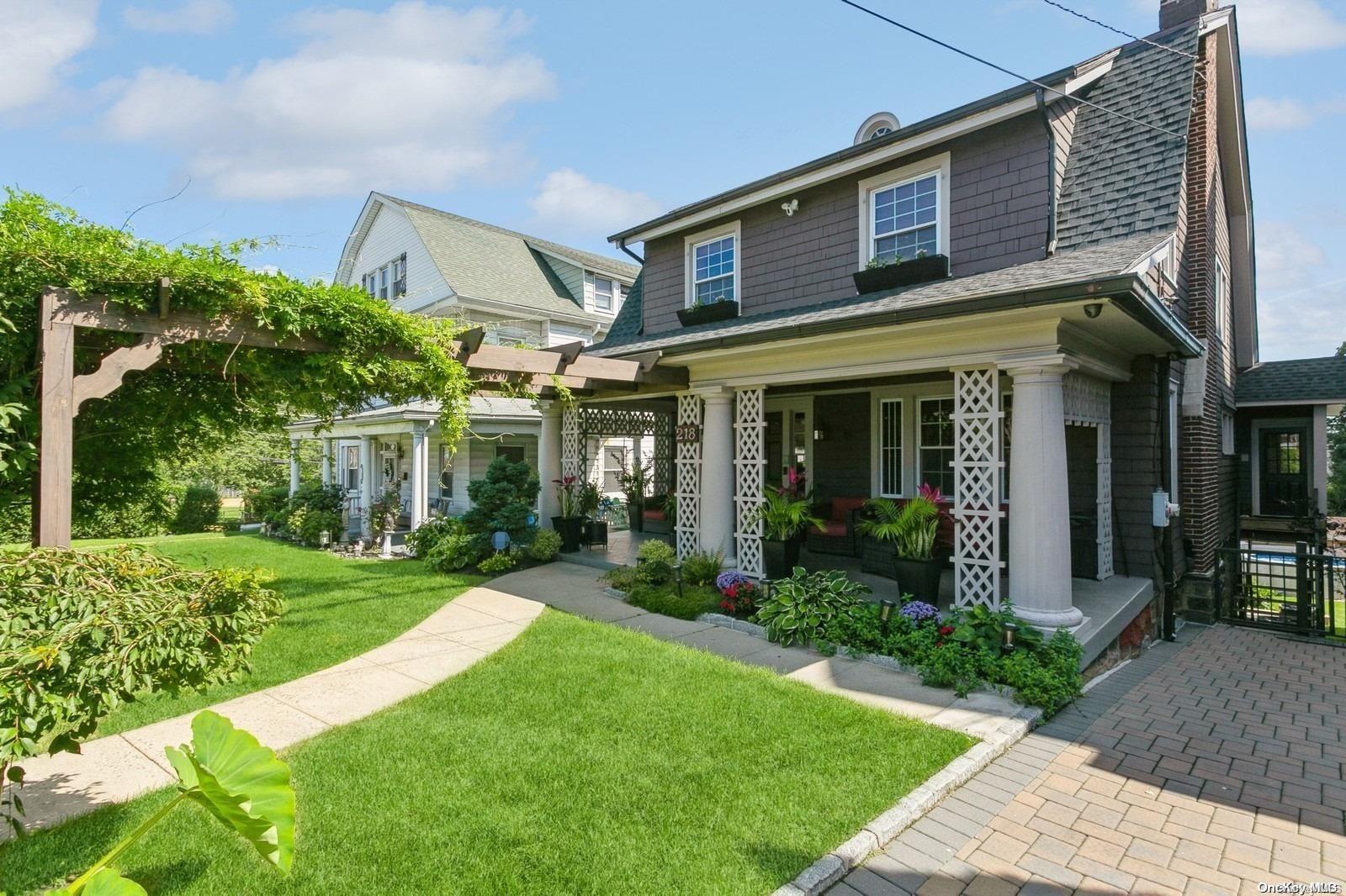 218 Park Avenue, Yonkers, NY 10703