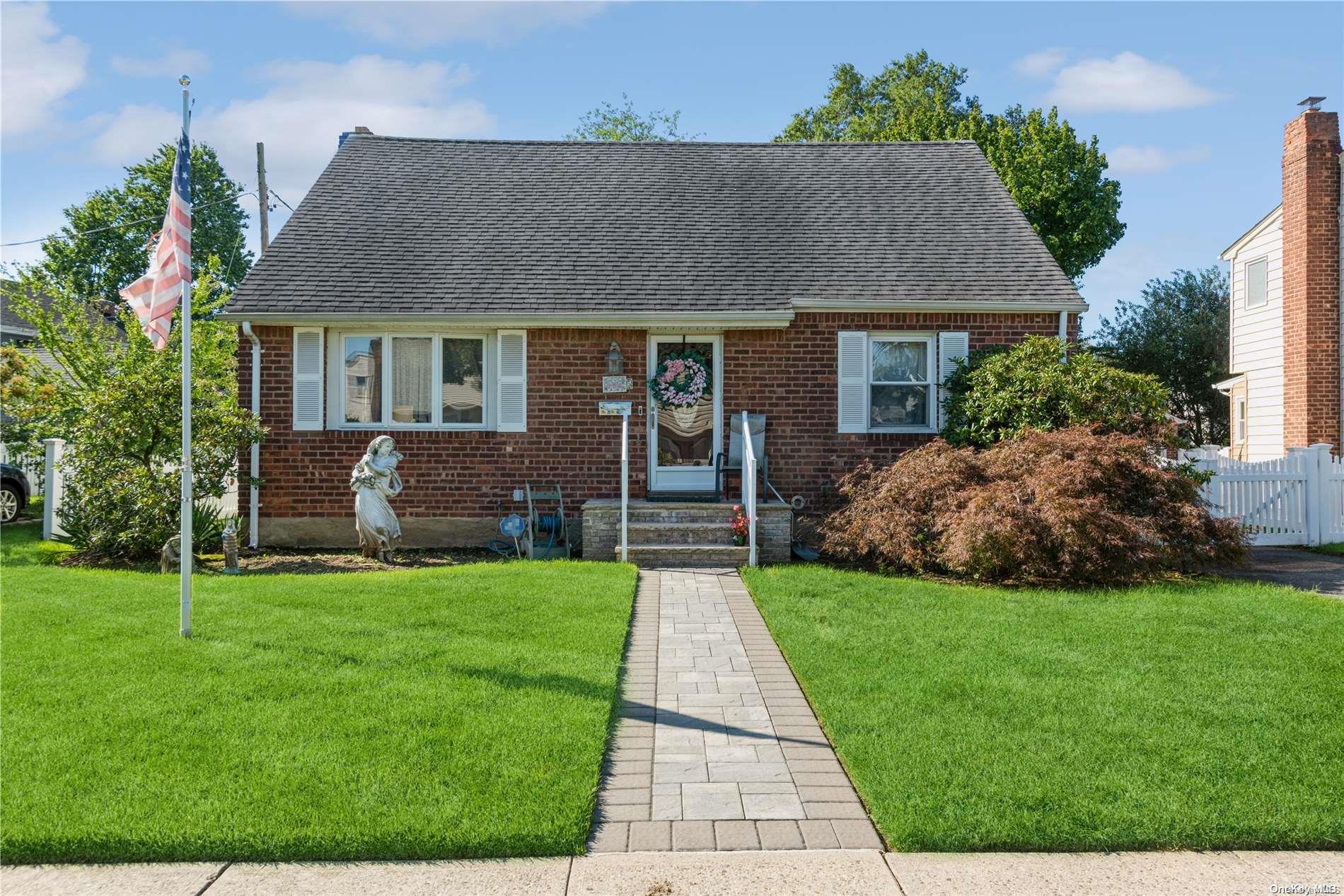 5 Churchill Drive, New Hyde Park, NY 11040