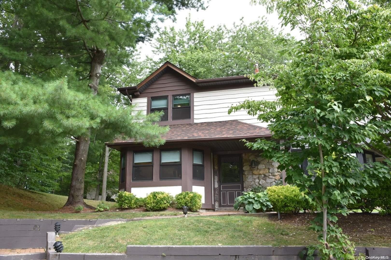 19 Village Lane # 19, Woodbury, NY 11797