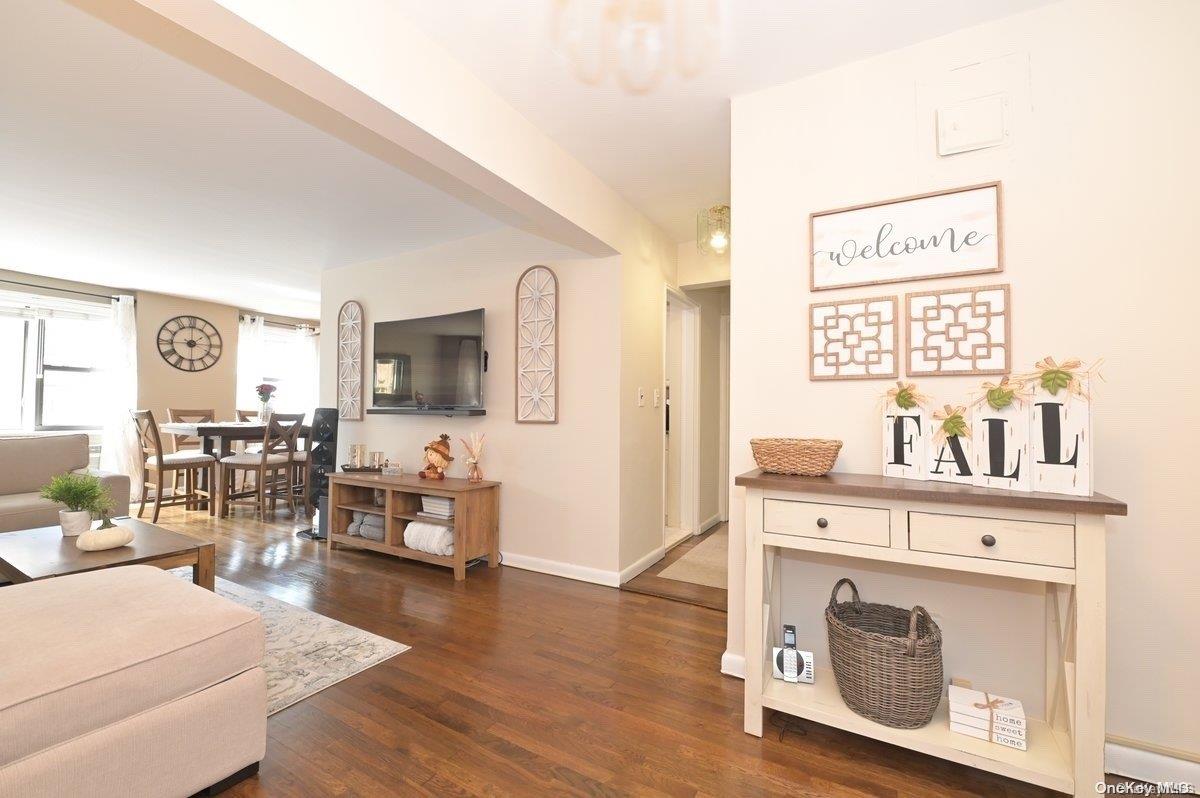 3 Birchwood Court # 2M, Mineola, NY 11501