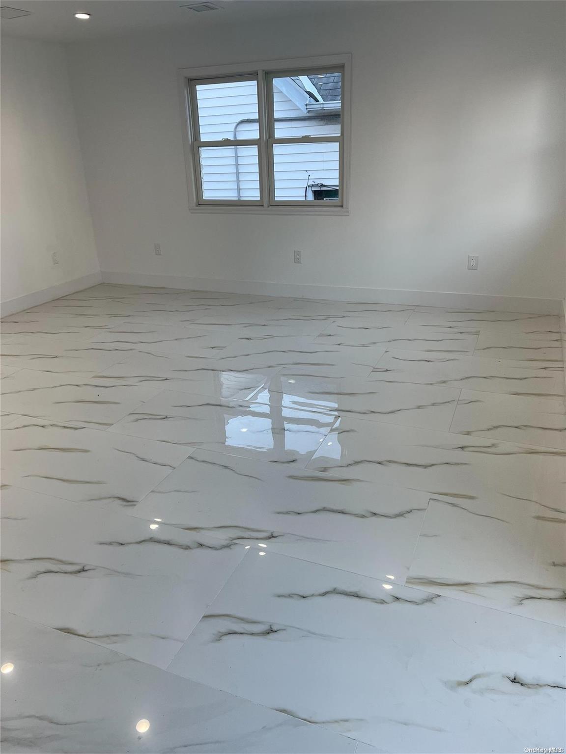 86-11 Parsons Blvd, Jamaica, NY 11432