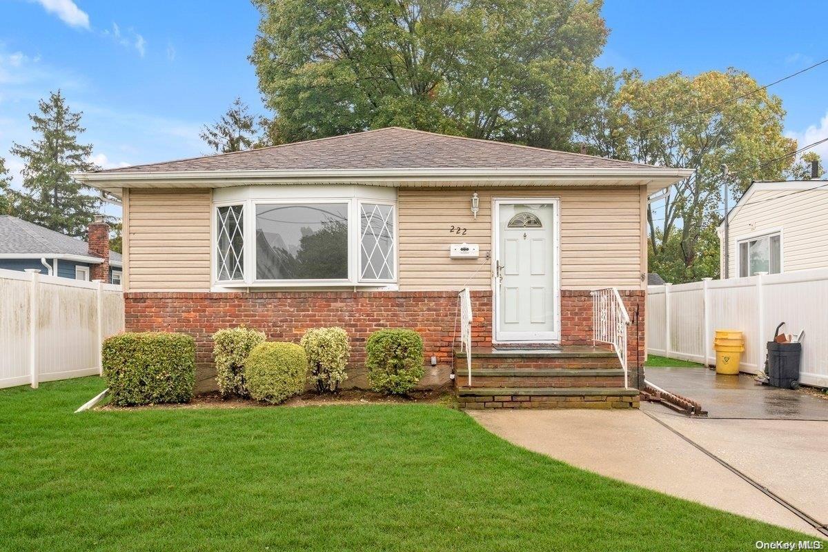 222 N Syracuse Avenue, Massapequa, NY 11758