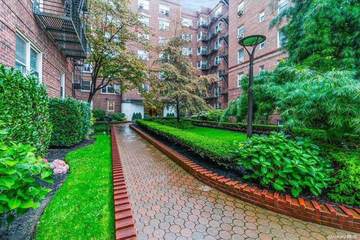 68-61 Yellowstone Boulevard # 508, Forest Hills, NY 11375