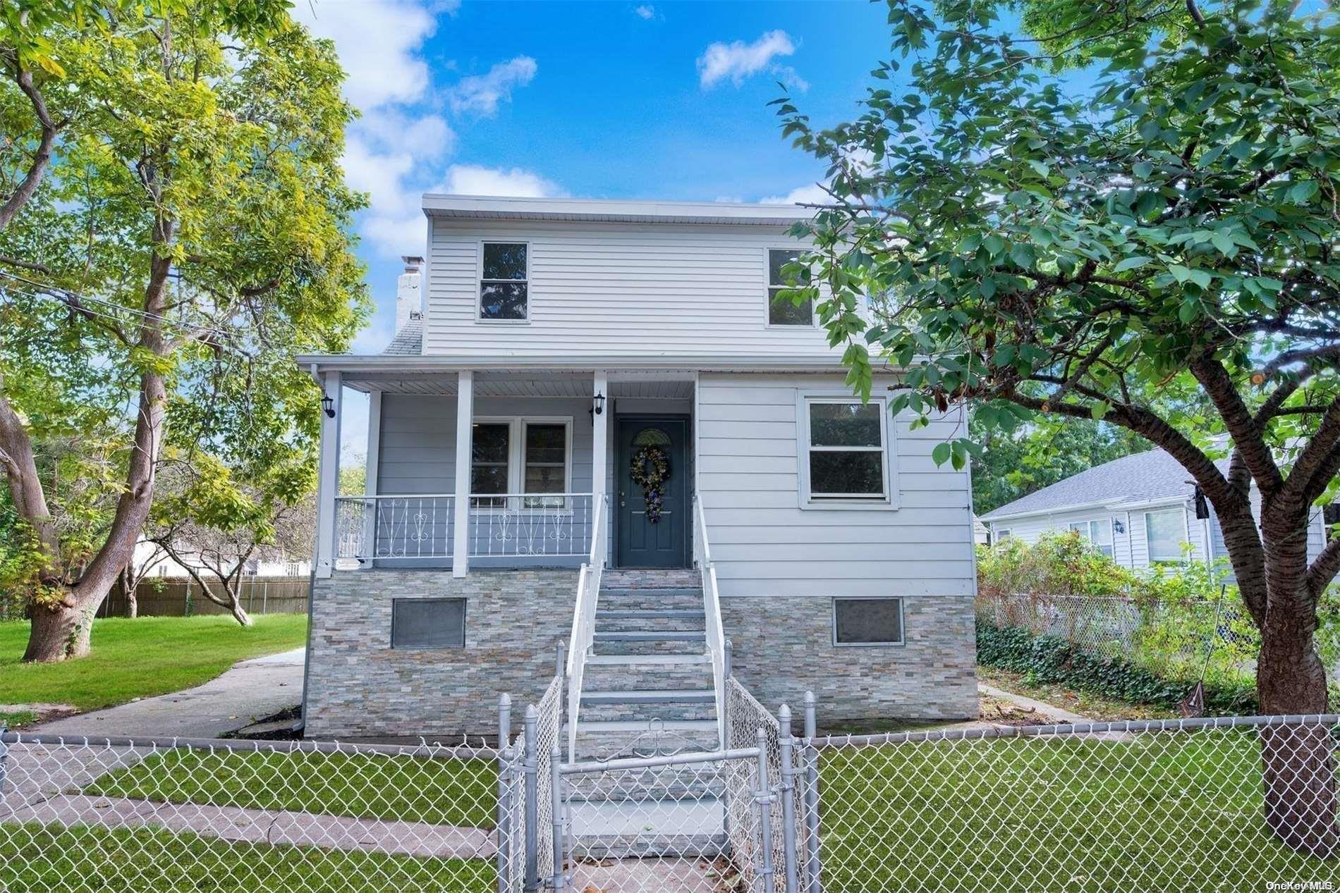 91 Hounslow Road, Shirley, NY 11967