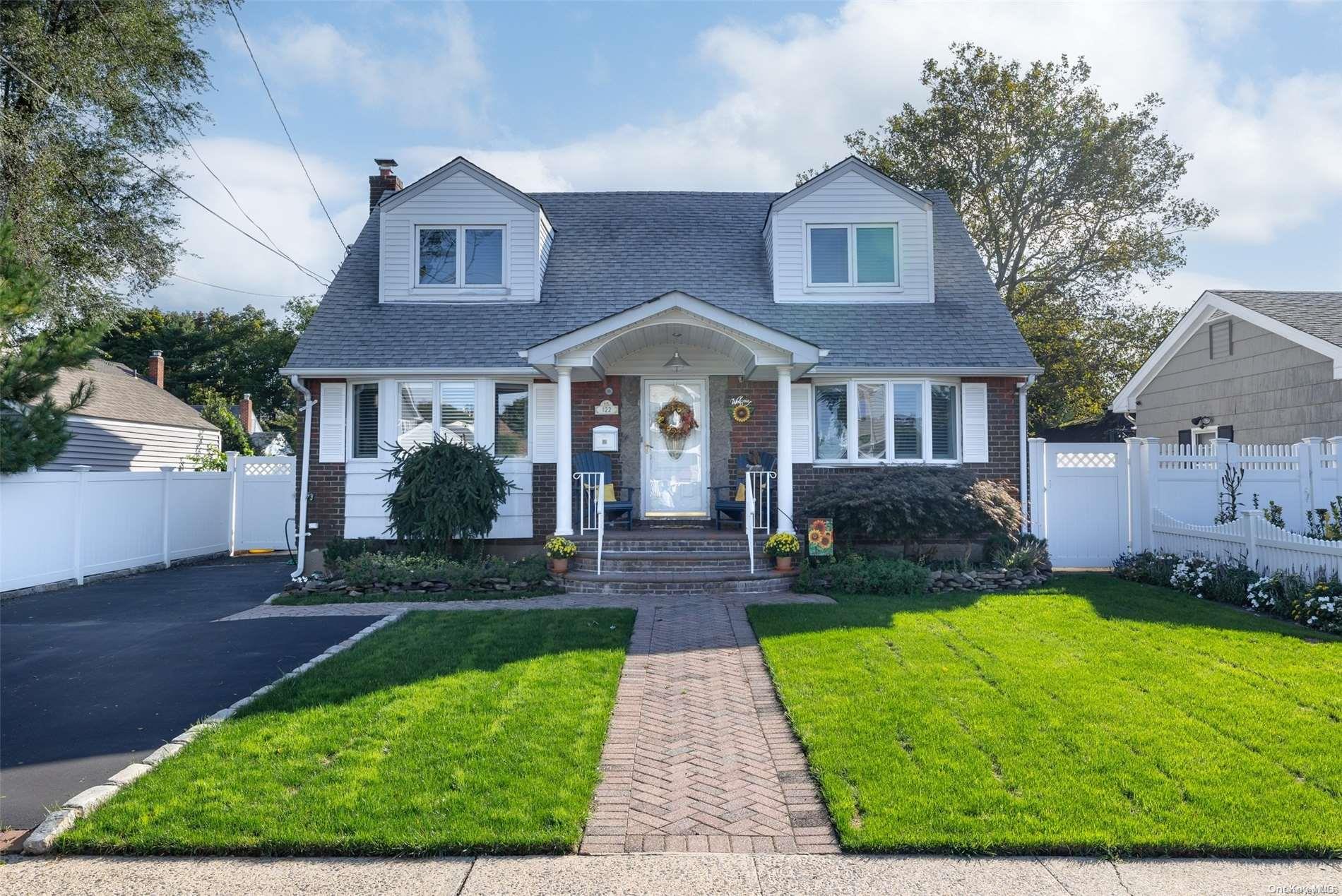 122 Cortland Avenue, Hicksville, NY 11801