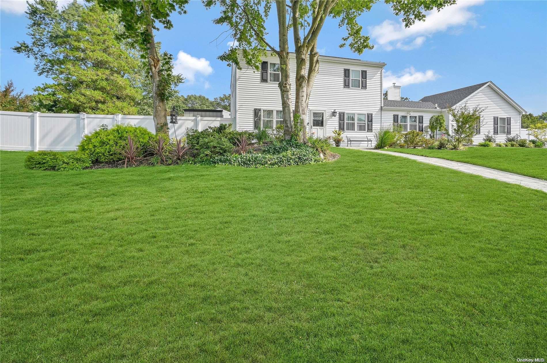 27 Ashland Street, Mount Sinai, NY 11766