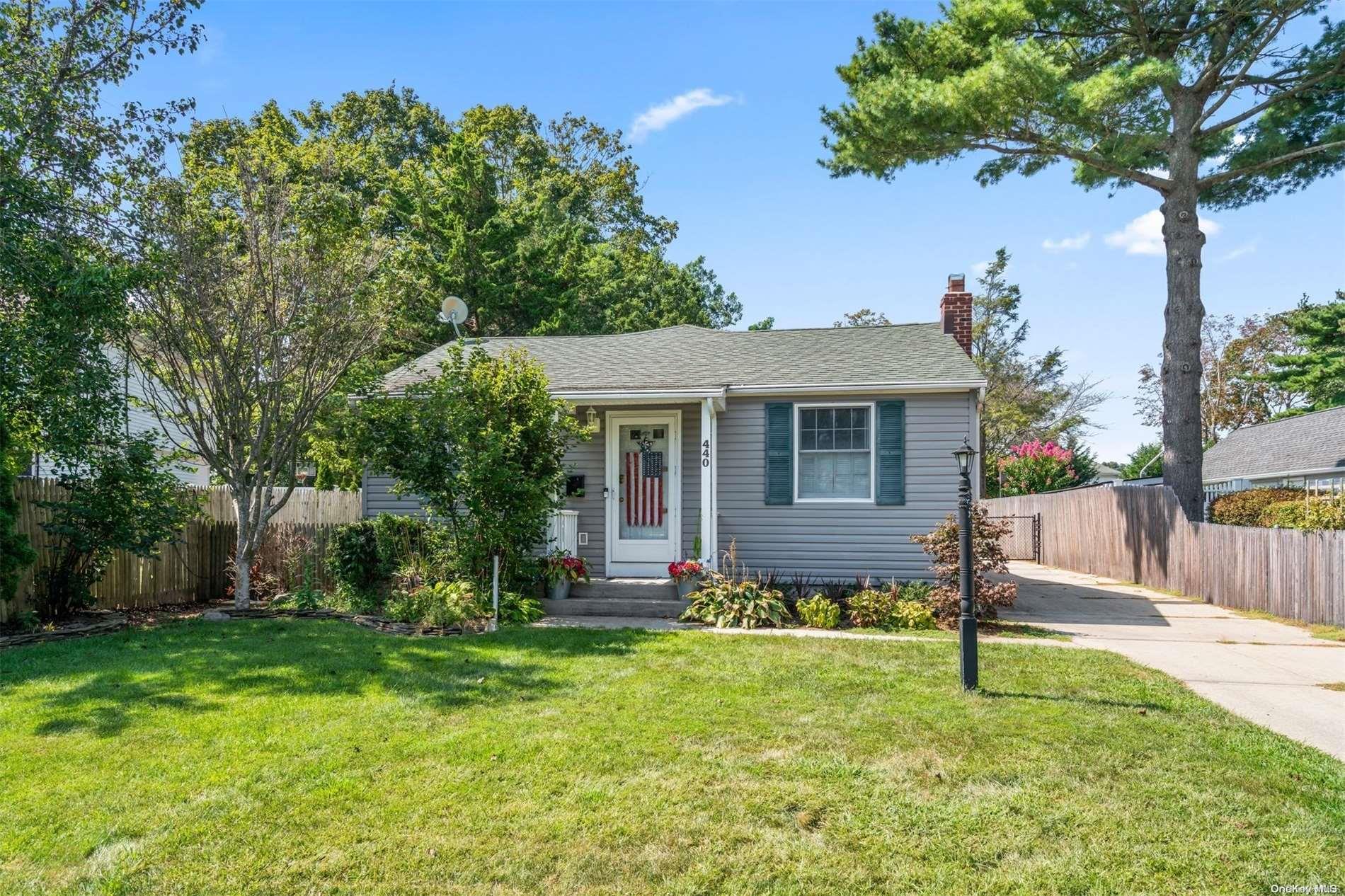 440 Gillette Avenue, Bayport, NY 11705