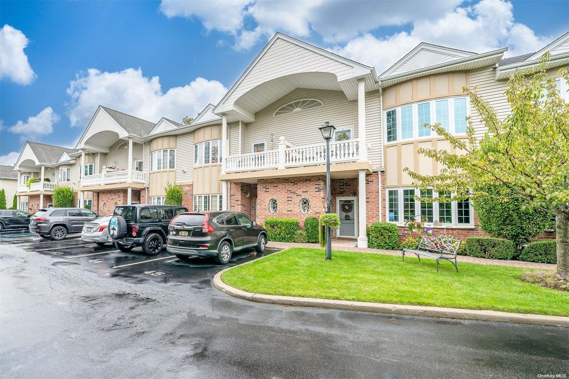 41 Sarah Court # 41, Amityville, NY 11701