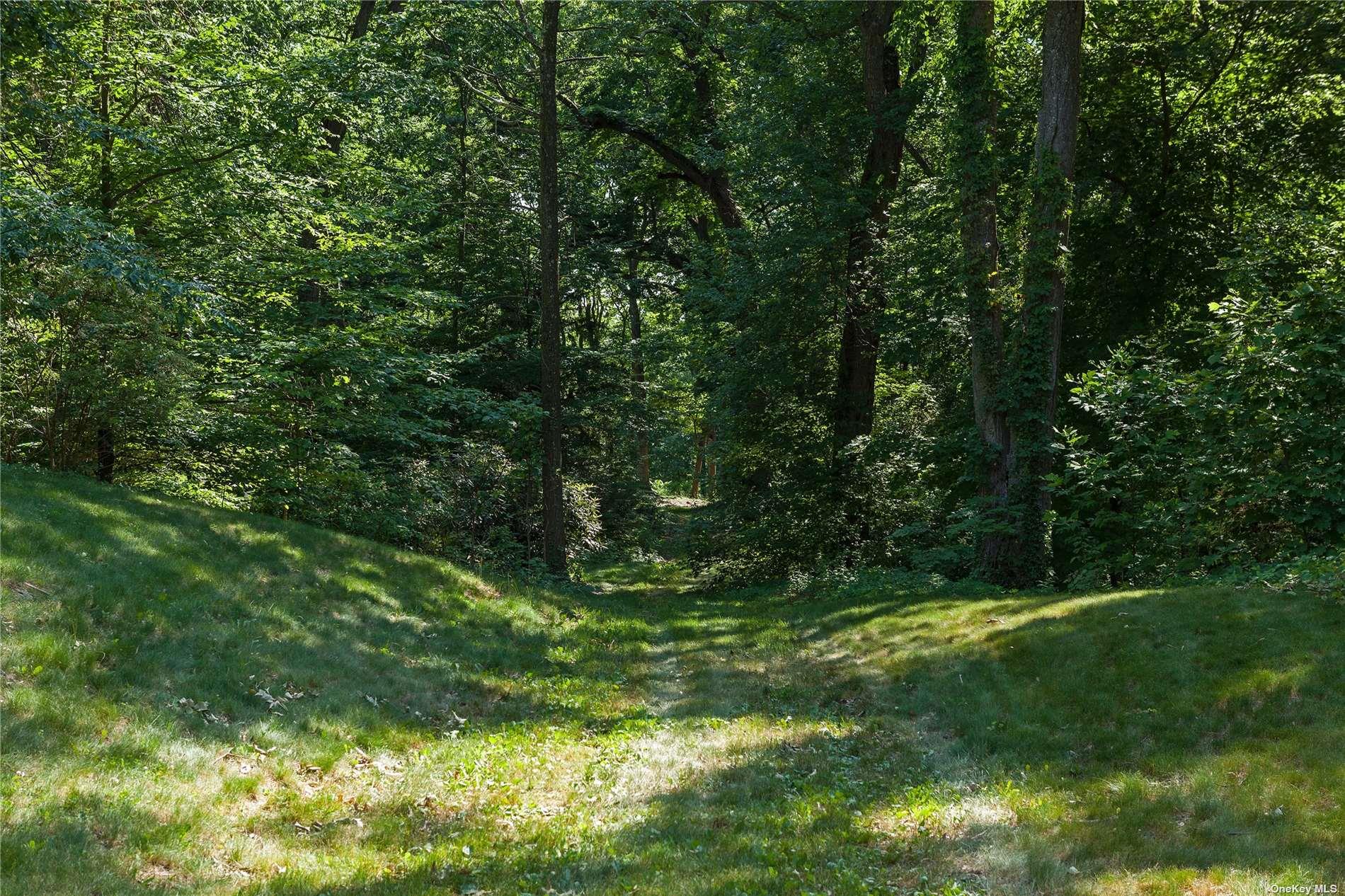 11 Spring Hill Lane, Old Westbury, NY 11568