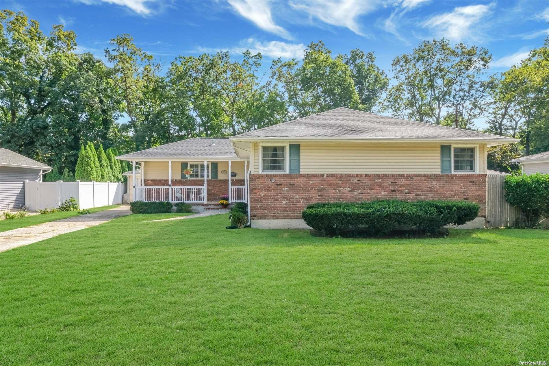 530 Kime Avenue, West Islip, NY 11795