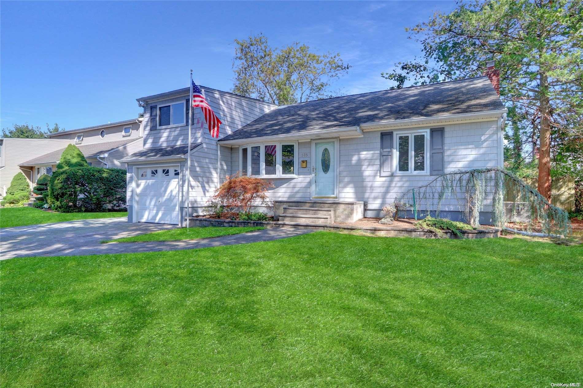 525 Arlington Drive, Seaford, NY 11783