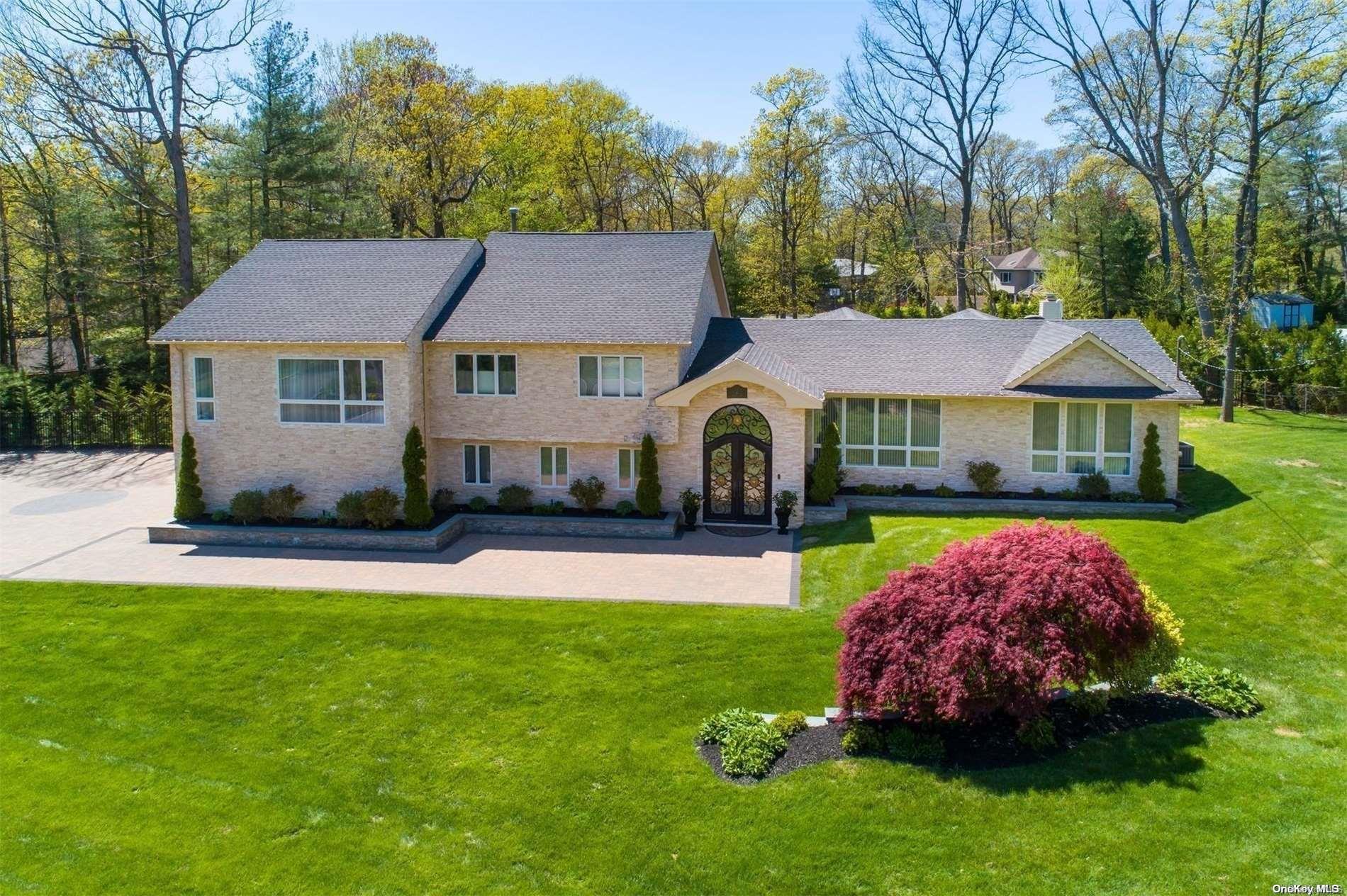 6 Kodiak Drive, Woodbury, NY 11797