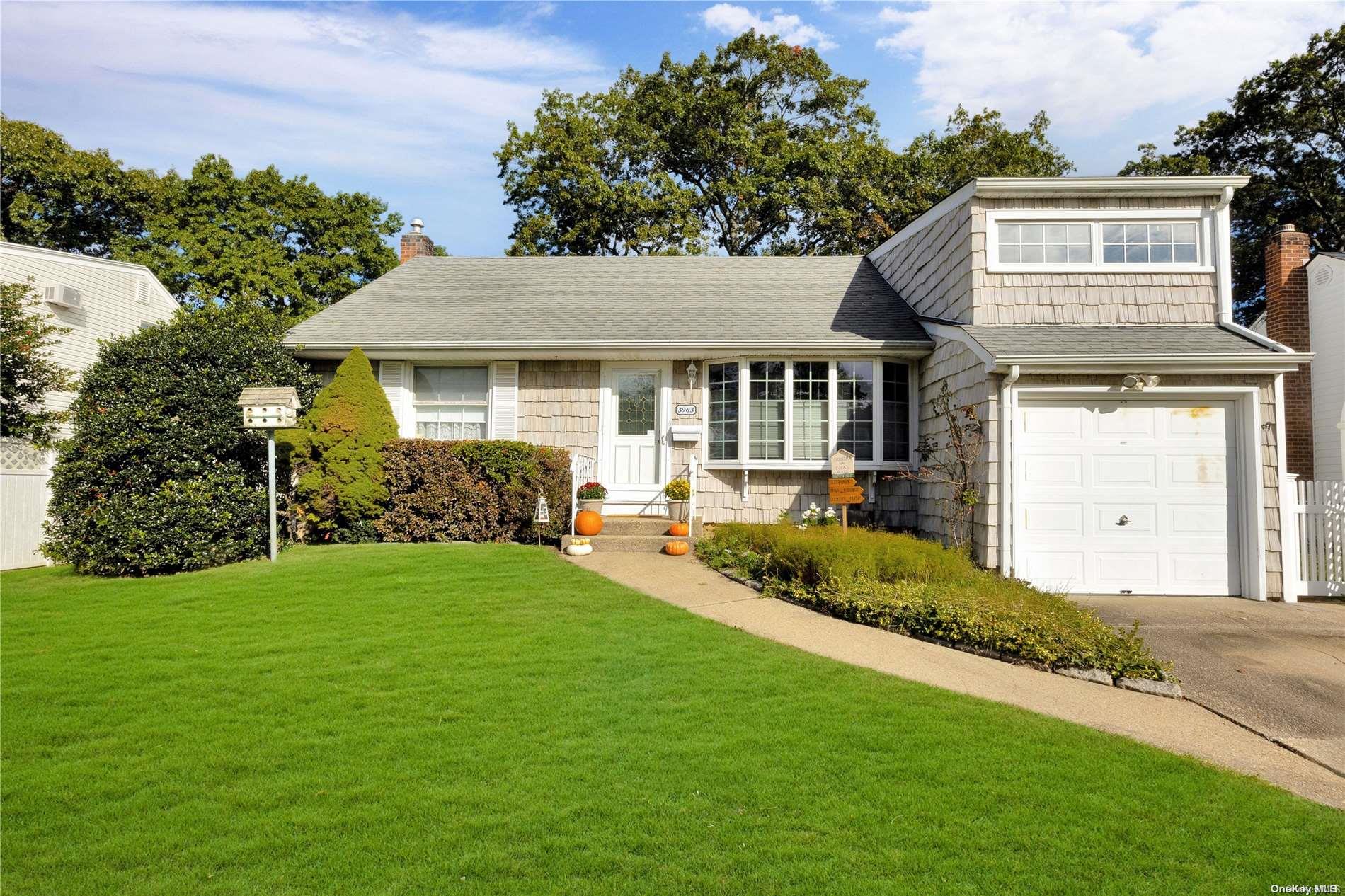 3963 Beechwood Place, Seaford, NY 11783