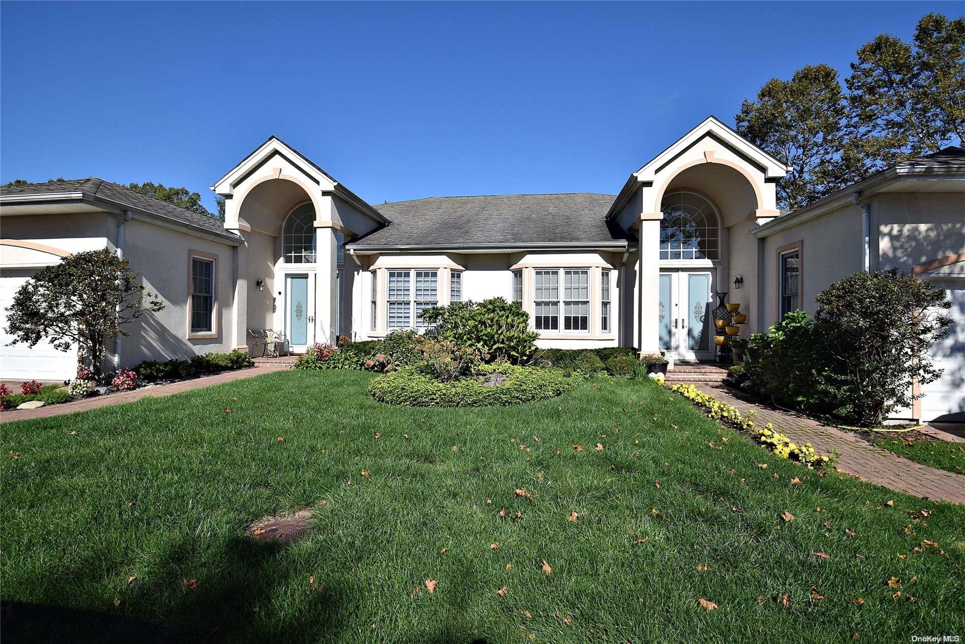 208 Montecito Crescent # 208, Melville, NY 11747