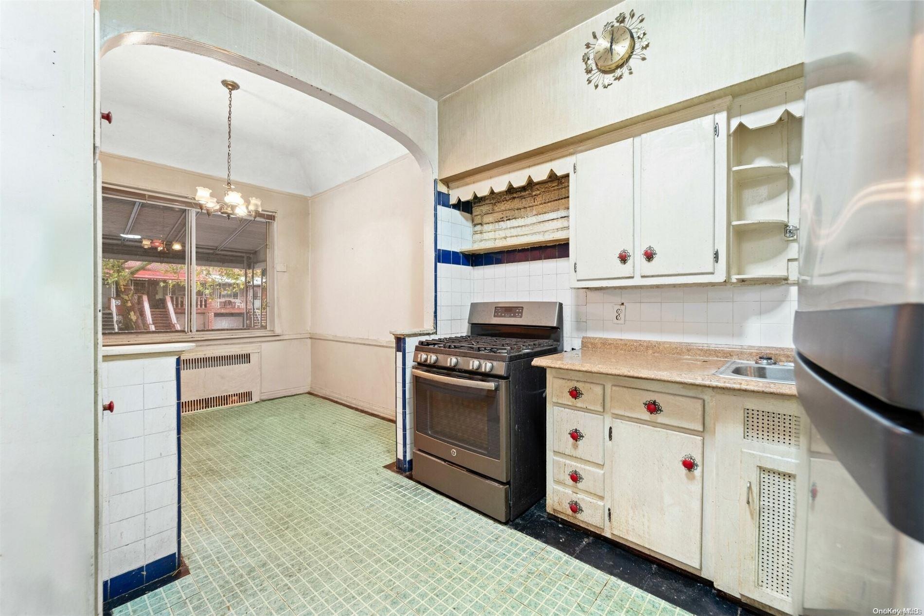 61 E 54th Street, Brooklyn, NY 11203