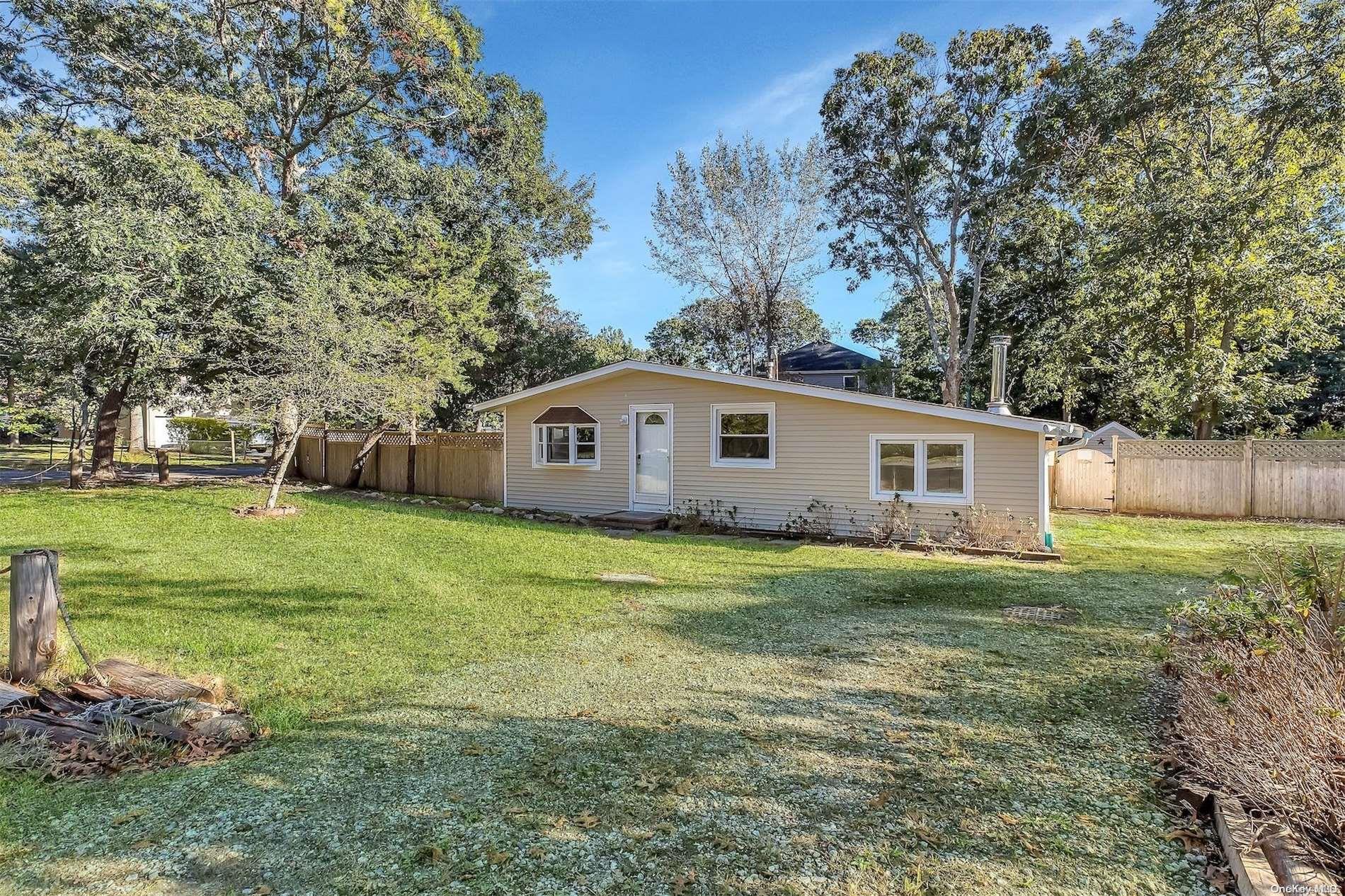 10 Seaside Avenue, Hampton Bays, NY 11946