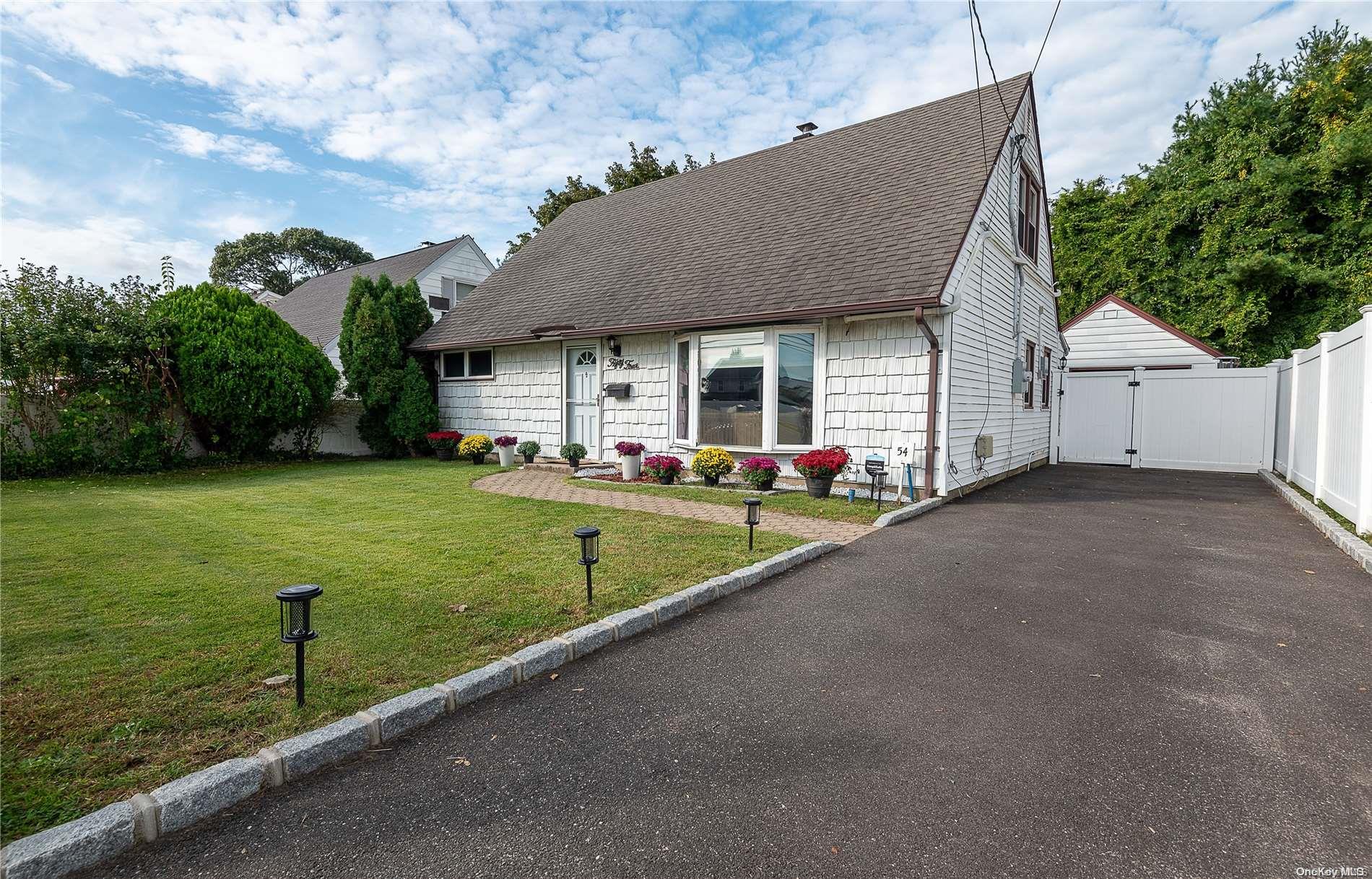 54 N Sheridan Avenue, Bethpage, NY 11714