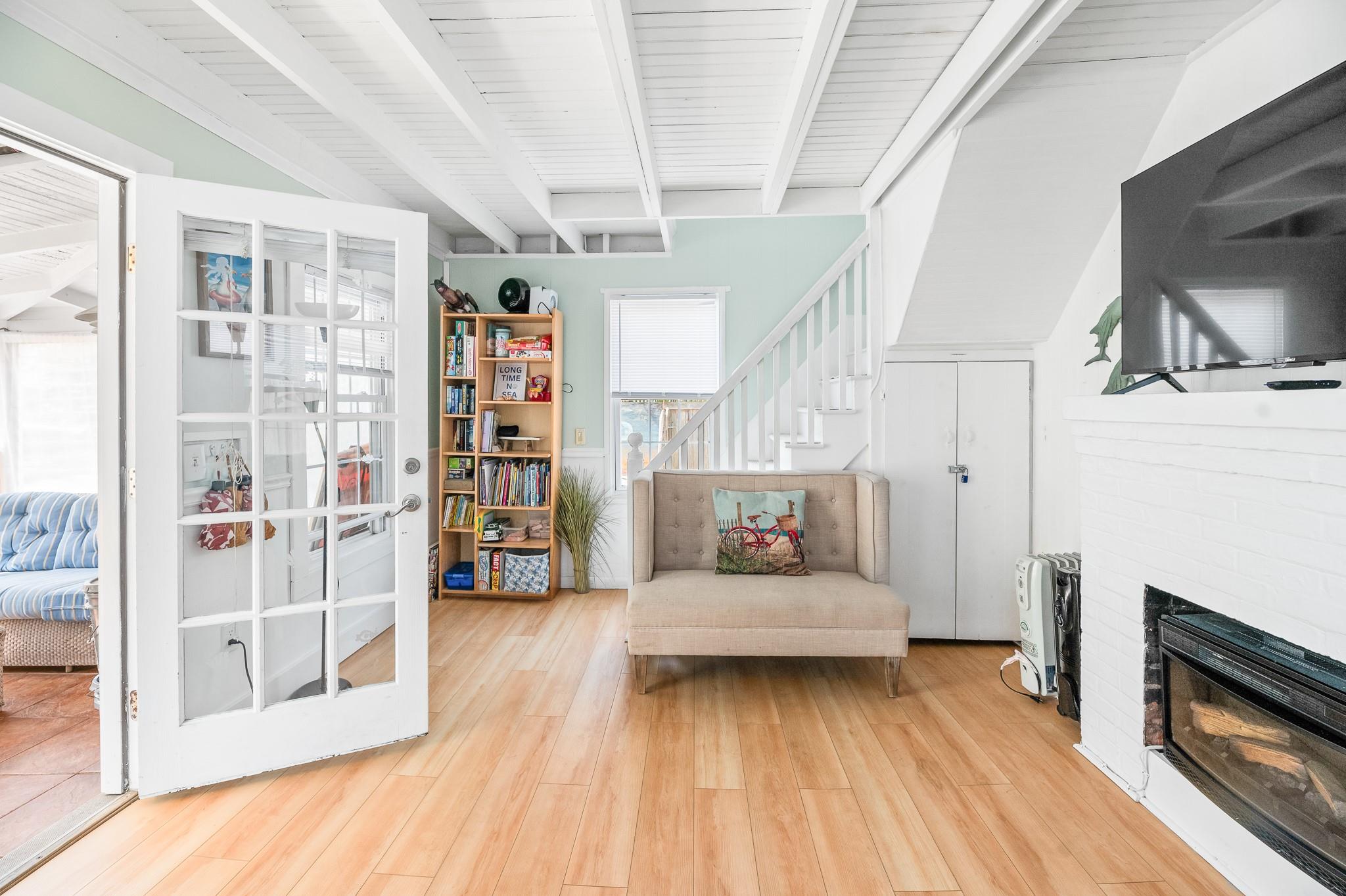 291 Cottage Walk, Ocean Beach, NY 11770