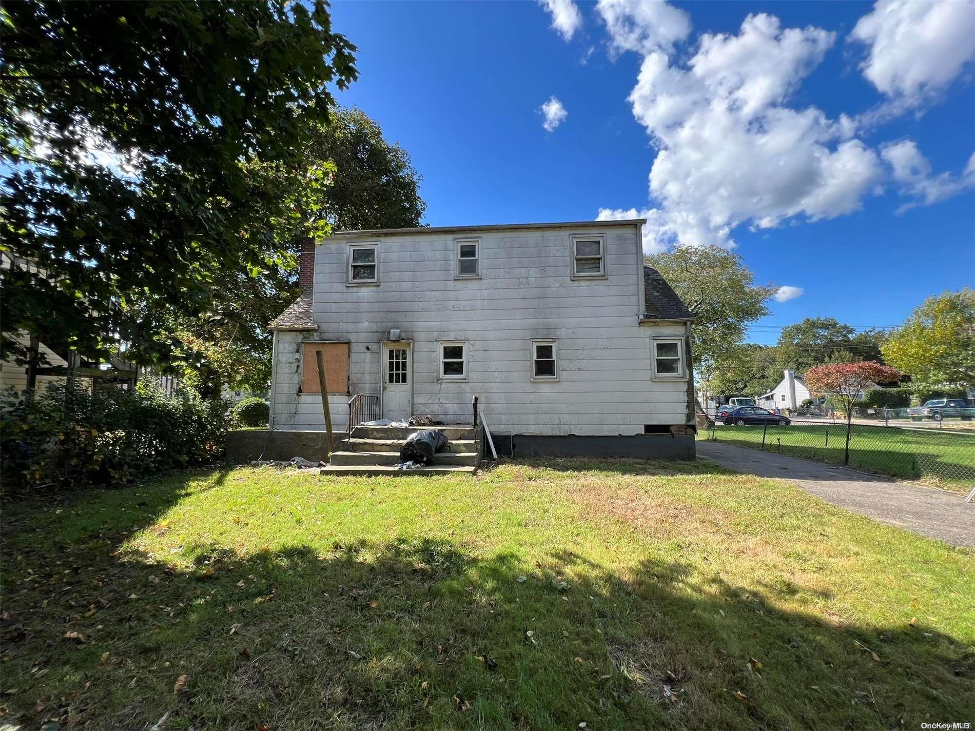 32 11th Avenue, Huntington Station, NY 11746