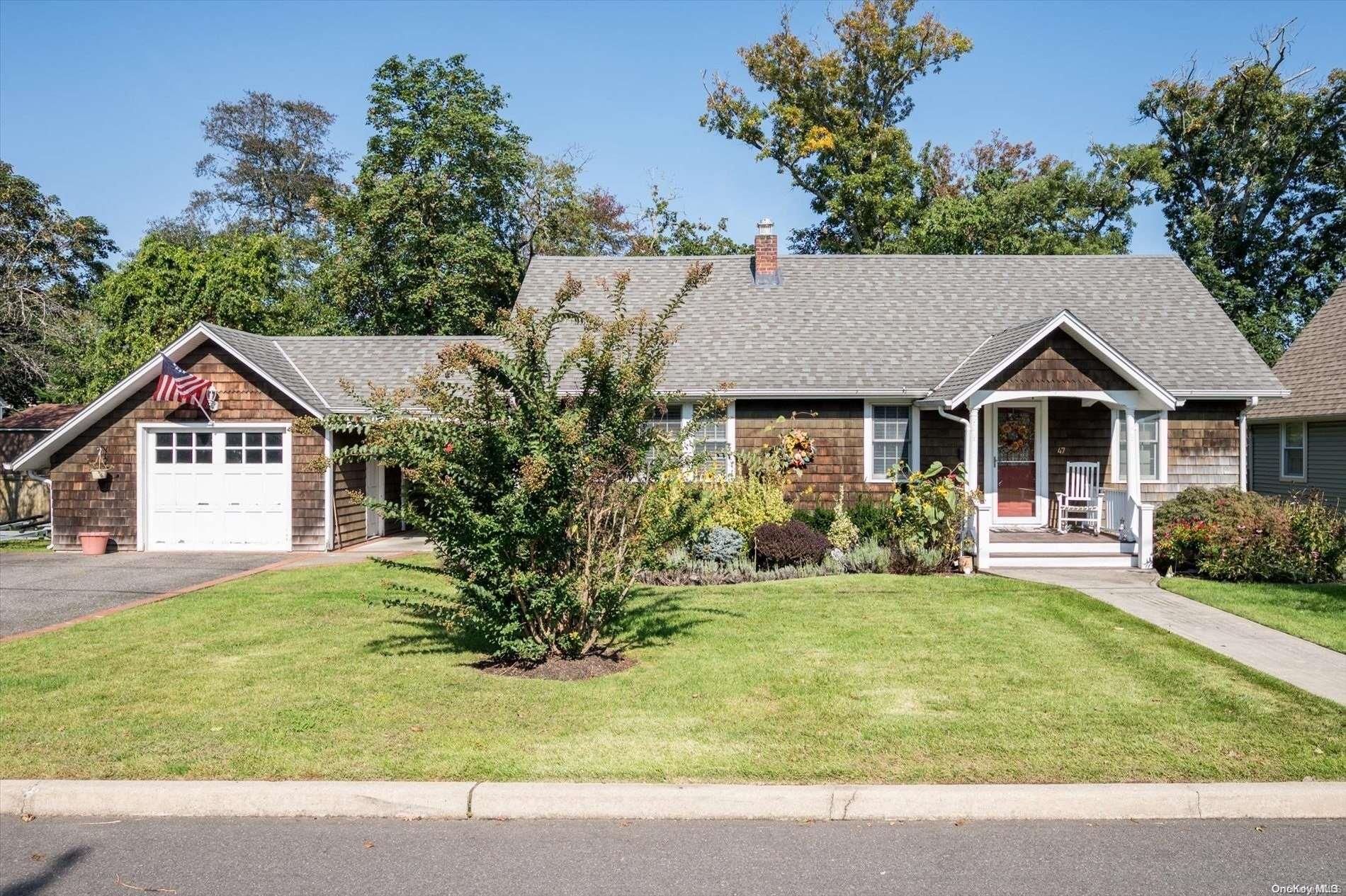 47 Bourdette Place, Amityville, NY 11701