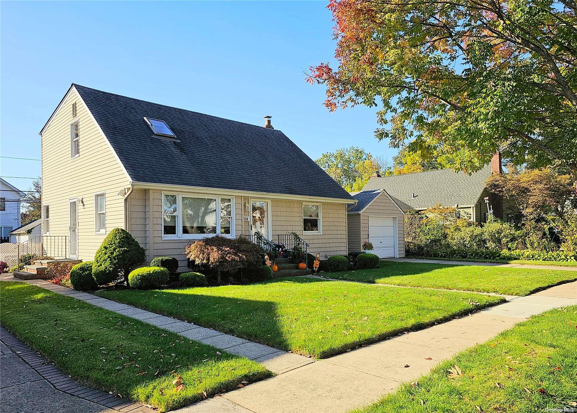 134 Evans Street, New Hyde Park, NY 11040