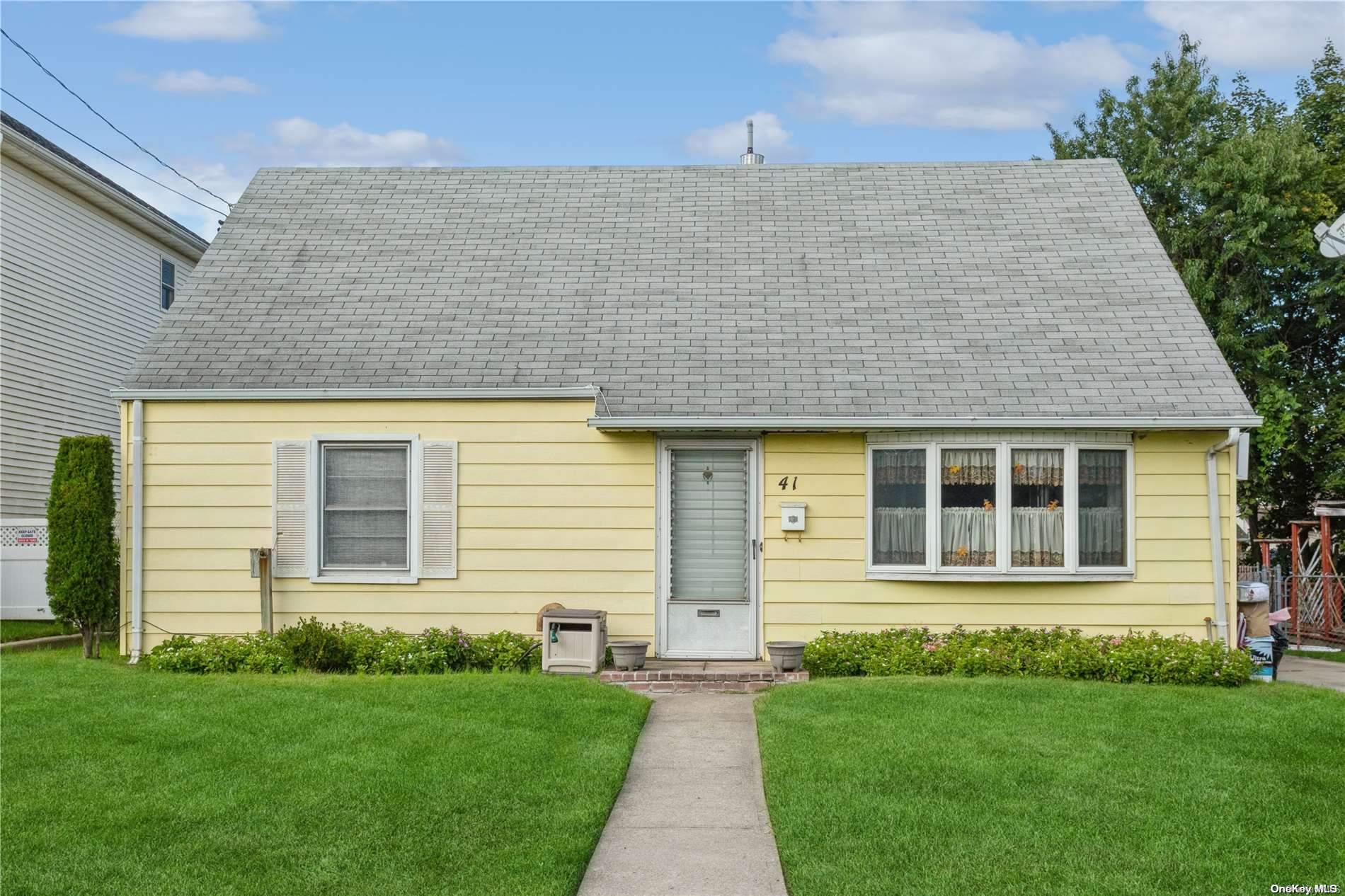 41 Madison Avenue, New Hyde Park, NY 11040