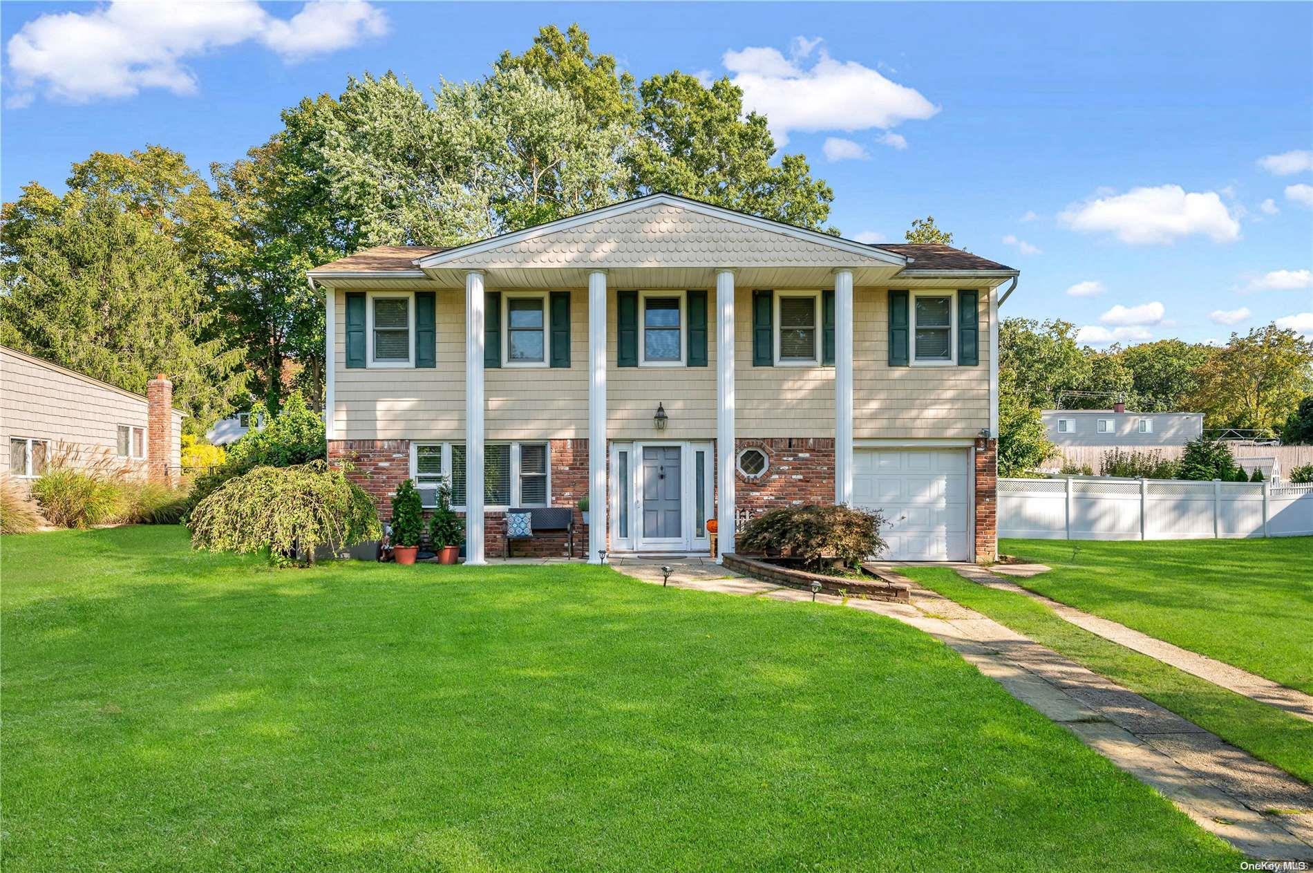 28 Dorchester Road, Smithtown, NY 11787